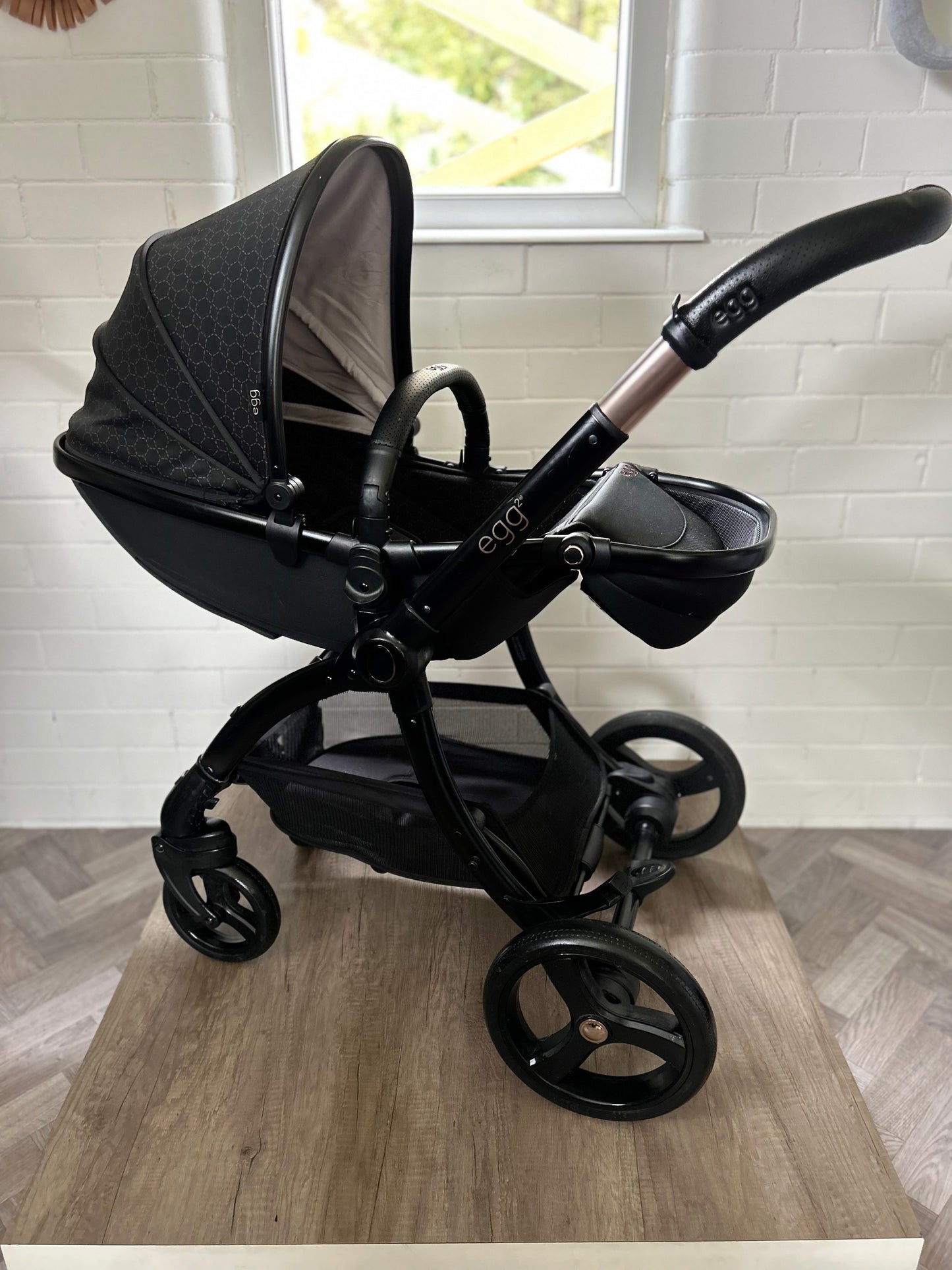 Egg2 Luxury Pushchair and Shell i-Size Car Seat Special Edition Bundle - Black Geo