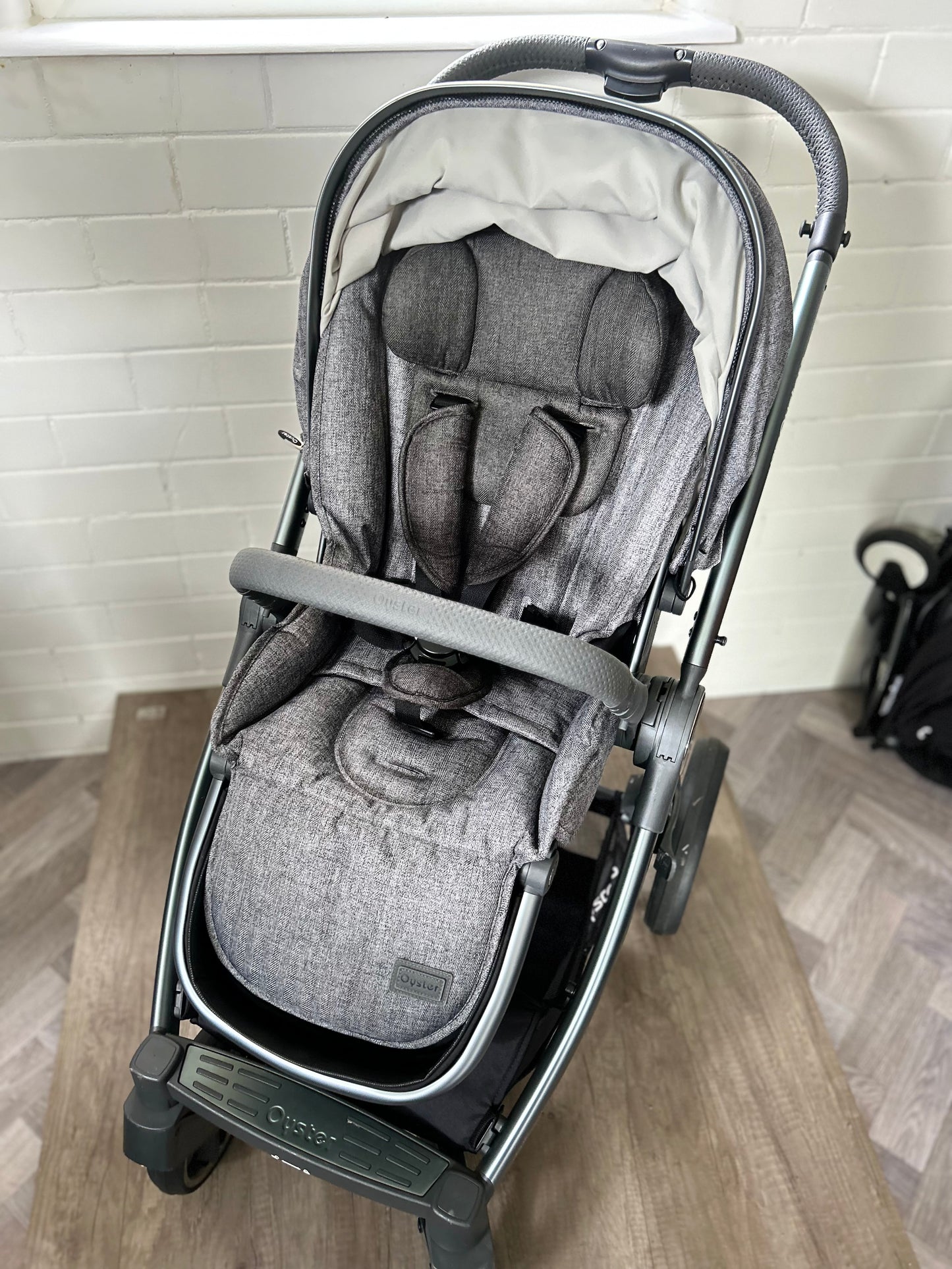 Babystyle Oyster 3 in City Grey Finish Luxury Edition in Mercury