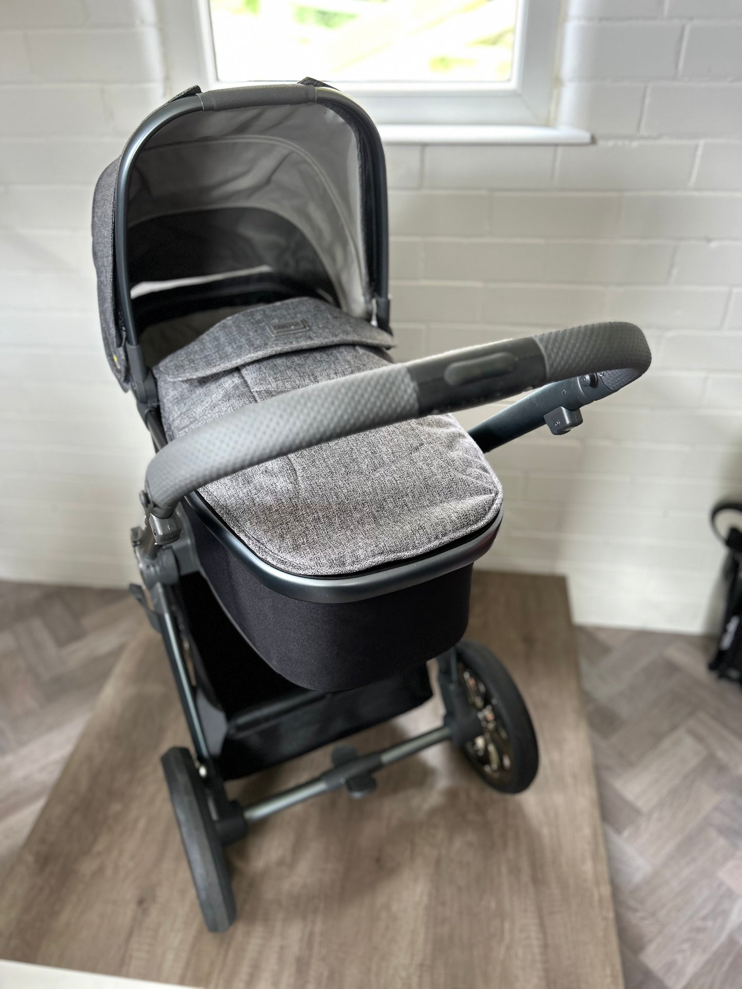 Babystyle Oyster 3 in City Grey Finish Luxury Edition in Mercury