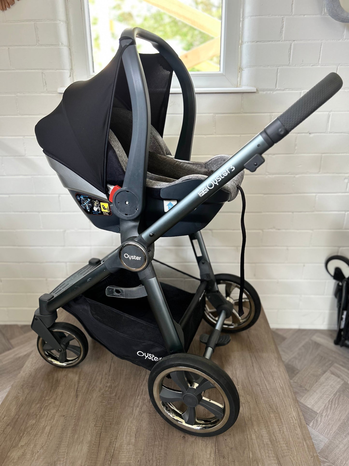 Babystyle Oyster 3 in City Grey Finish Luxury Edition in Mercury