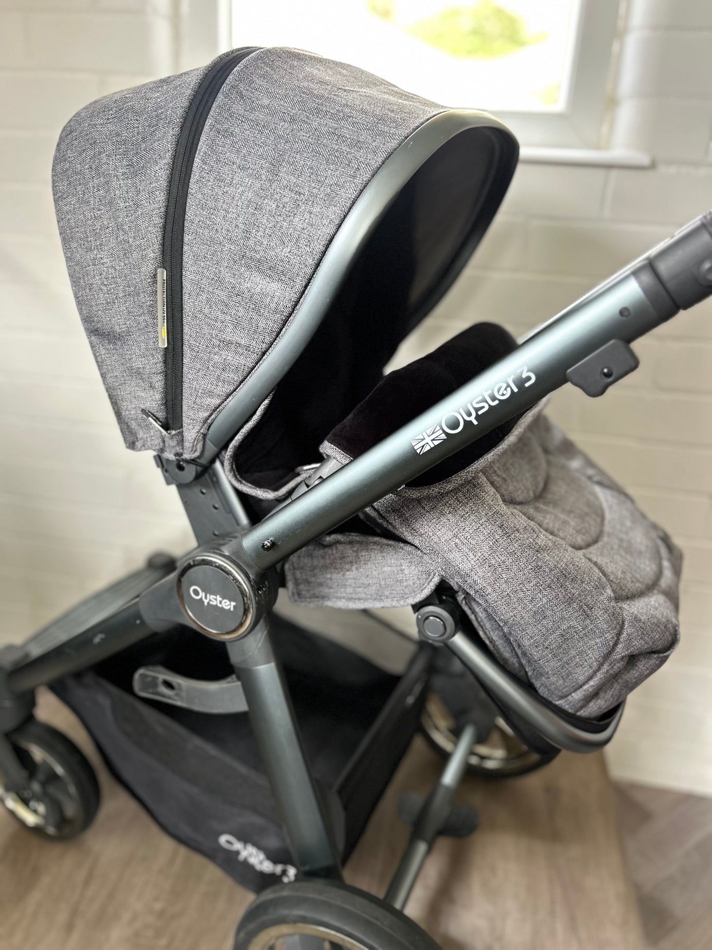 Babystyle Oyster 3 in City Grey Finish Luxury Edition in Mercury