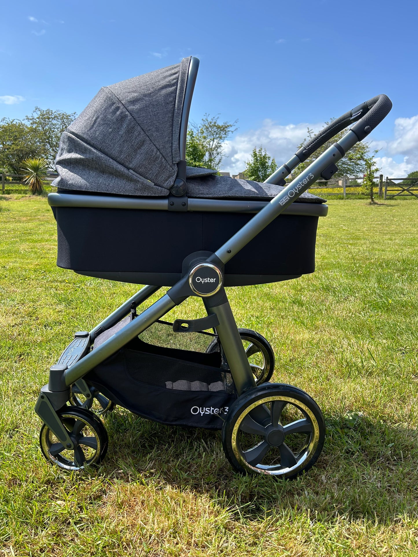 Babystyle Oyster 3 in City Grey Finish Luxury Edition in Mercury
