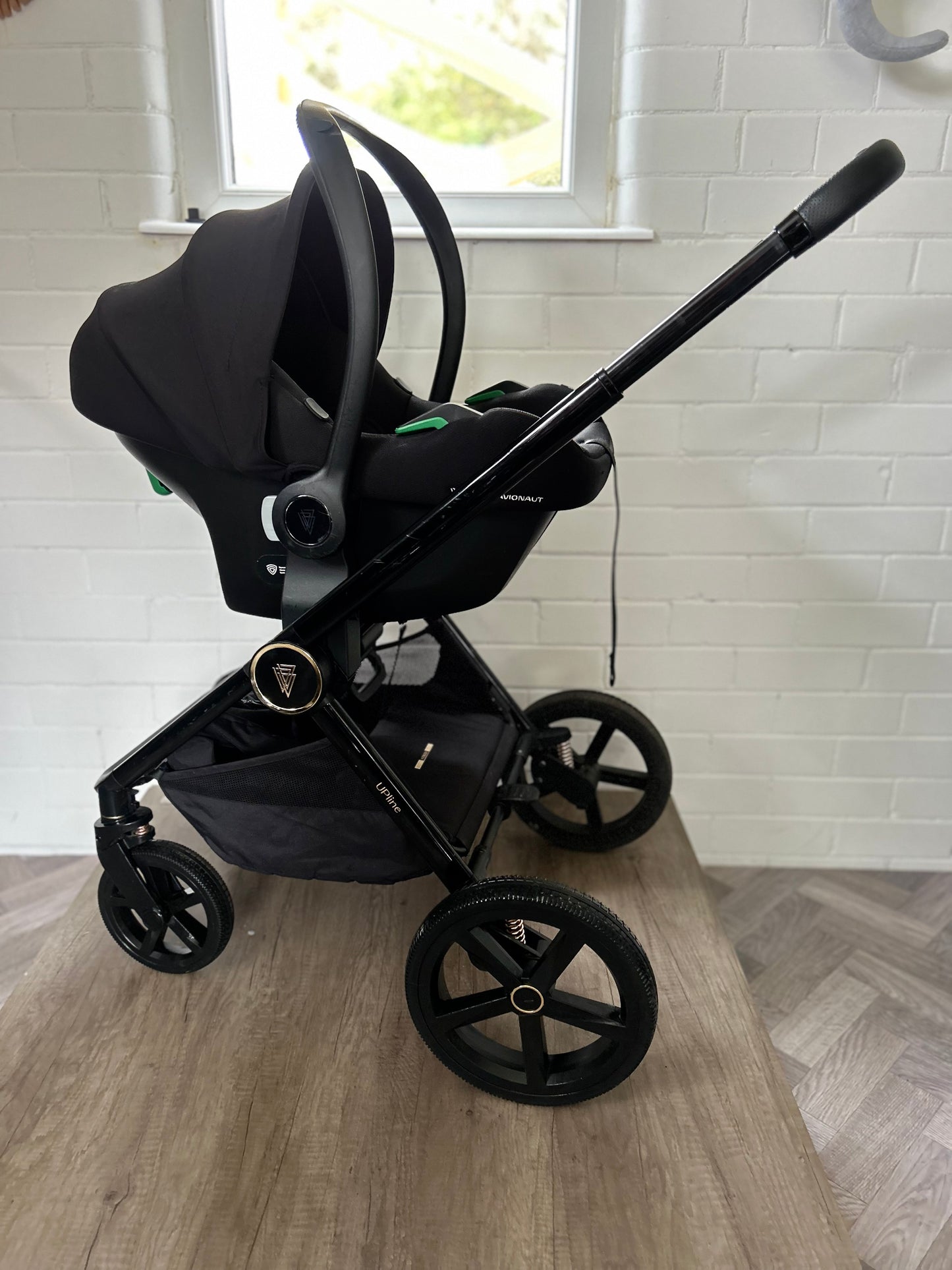Venicci Tinum Upline Full Travel System - All Black