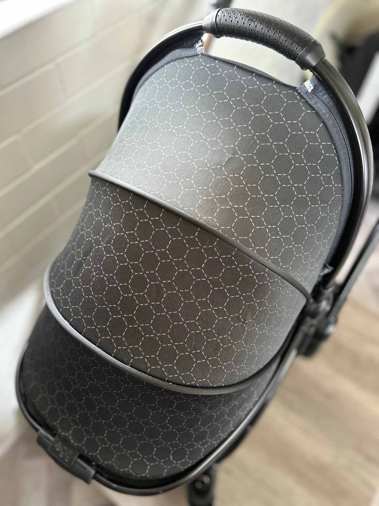 Egg2 Luxury Pushchair and Shell i-Size Car Seat Special Edition Bundle - Black Geo