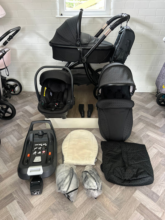 Egg2 Luxury Pushchair and Shell i-Size Car Seat Special Edition Bundle - Black Geo