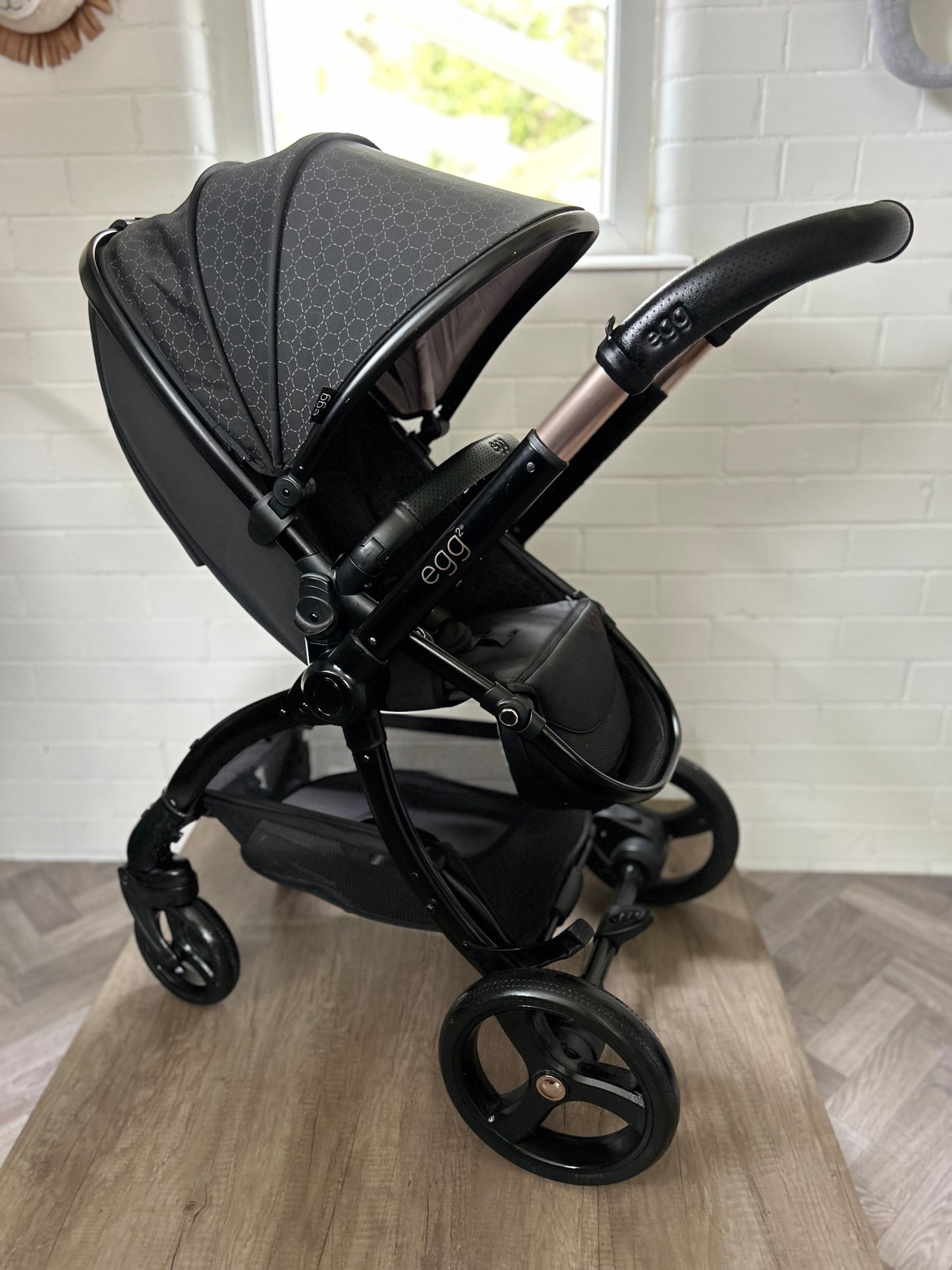 Egg2 Luxury Pushchair and Shell i-Size Car Seat Special Edition Bundle - Black Geo