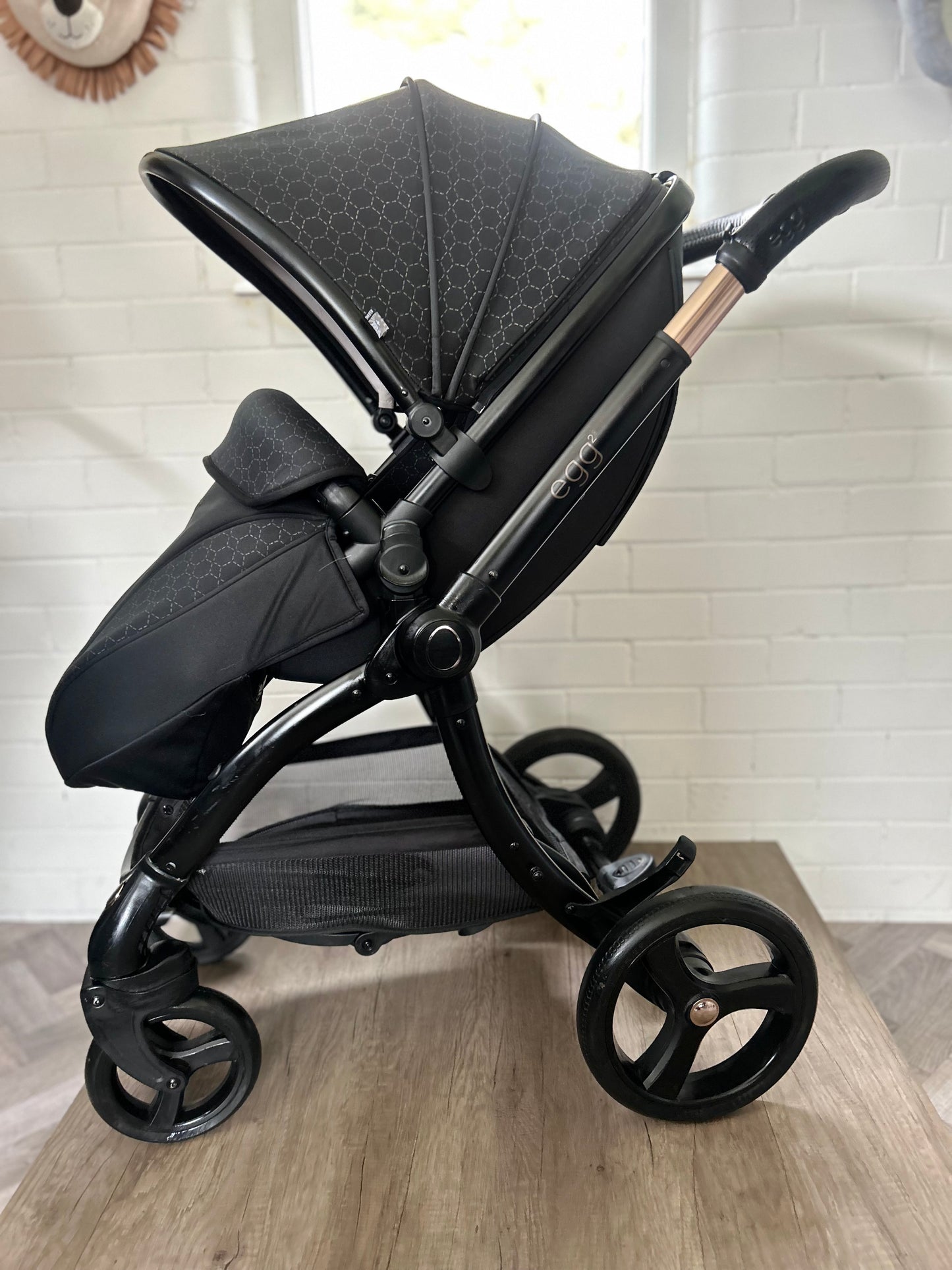 Egg2 Luxury Pushchair and Shell i-Size Car Seat Special Edition Bundle - Black Geo