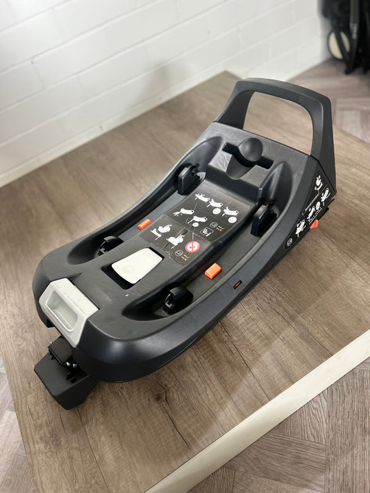 egg® Shell i-Size ISOFIX Car Seat Base