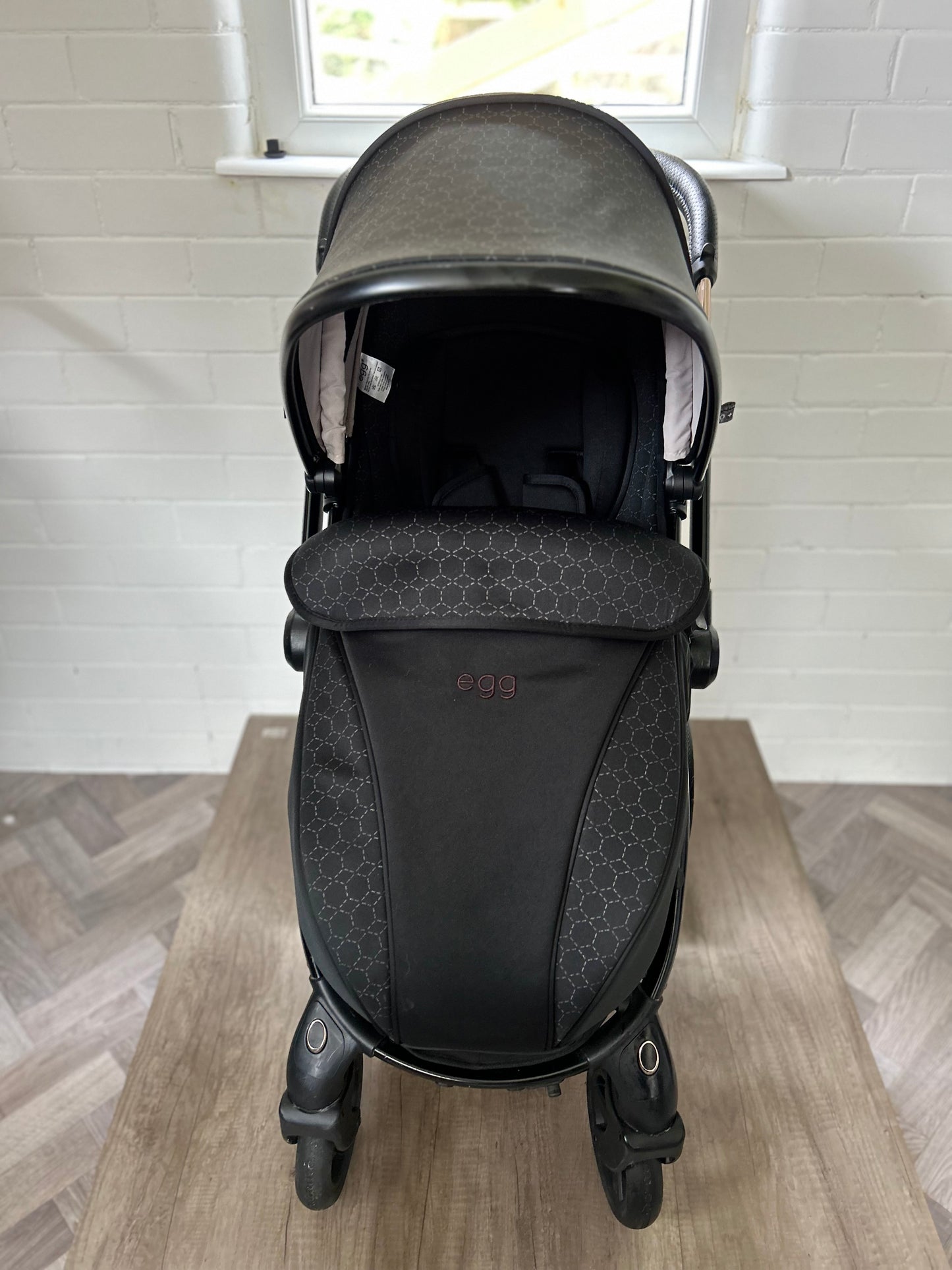 Egg2 Luxury Pushchair and Shell i-Size Car Seat Special Edition Bundle - Black Geo