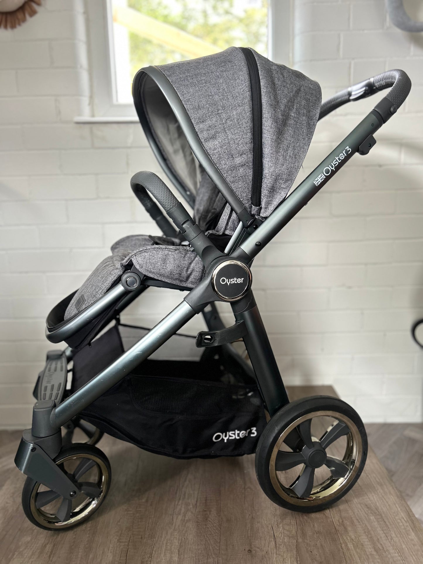 Babystyle Oyster 3 in City Grey Finish Luxury Edition in Mercury