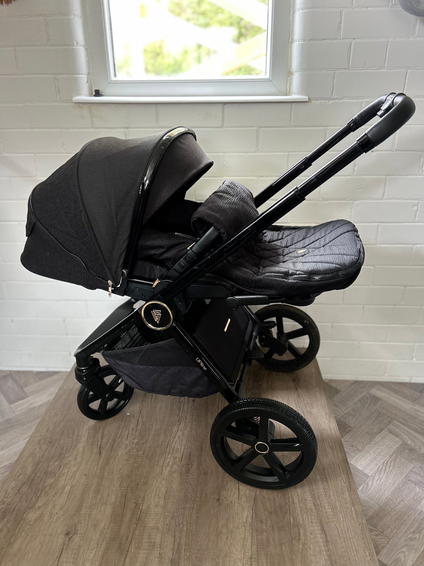 Venicci Tinum Upline Full Travel System - All Black