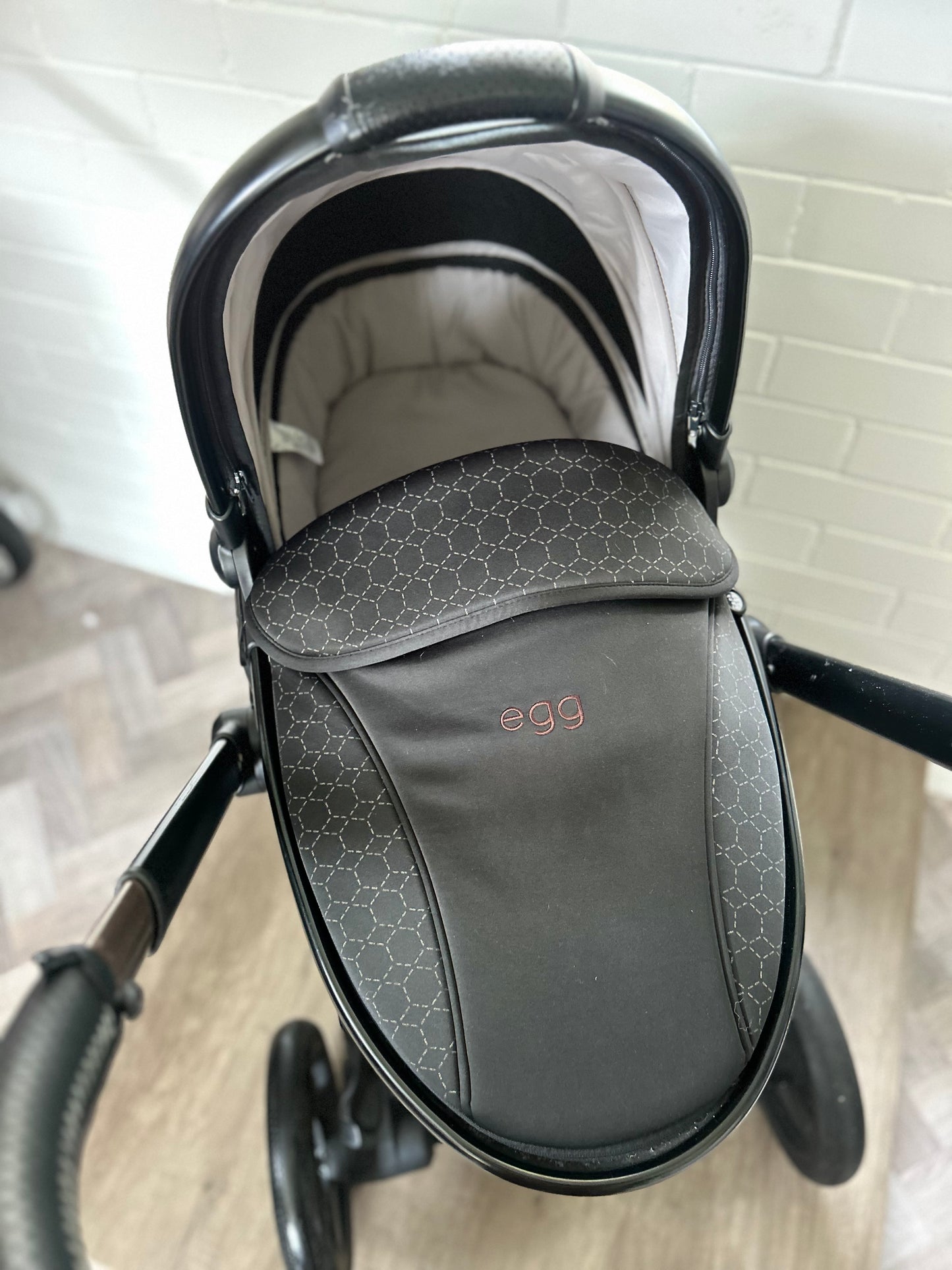 Egg2 Luxury Pushchair and Shell i-Size Car Seat Special Edition Bundle - Black Geo