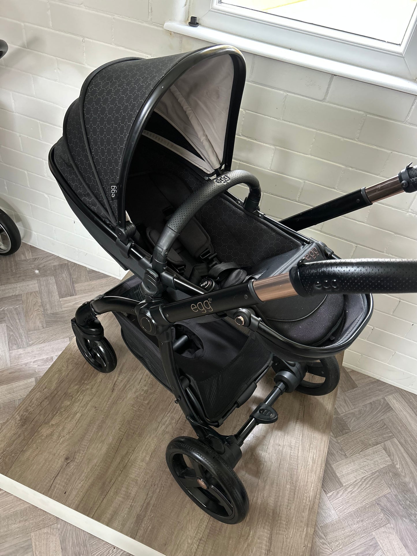Egg2 Luxury Pushchair and Shell i-Size Car Seat Special Edition Bundle - Black Geo