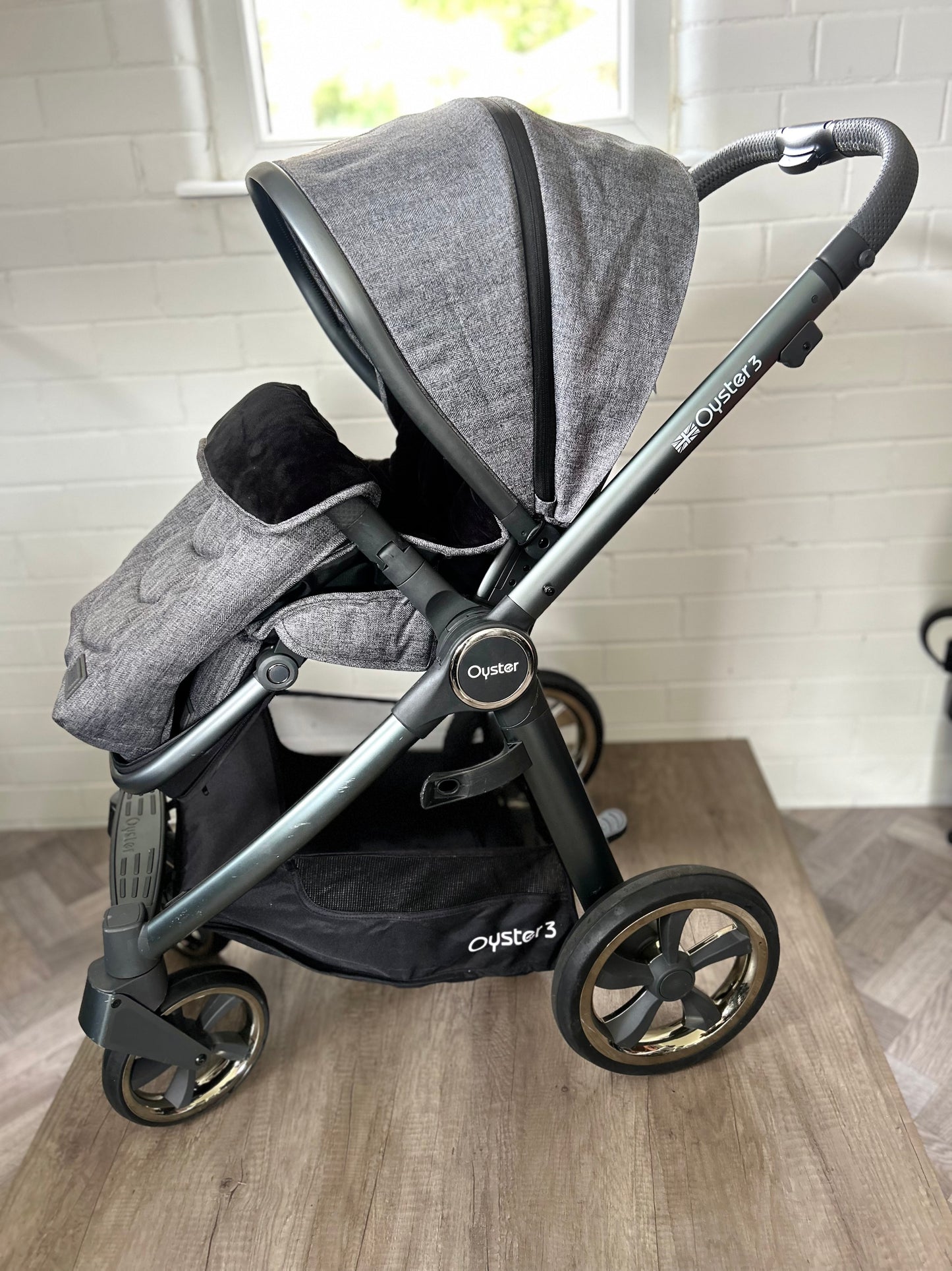Babystyle Oyster 3 in City Grey Finish Luxury Edition in Mercury