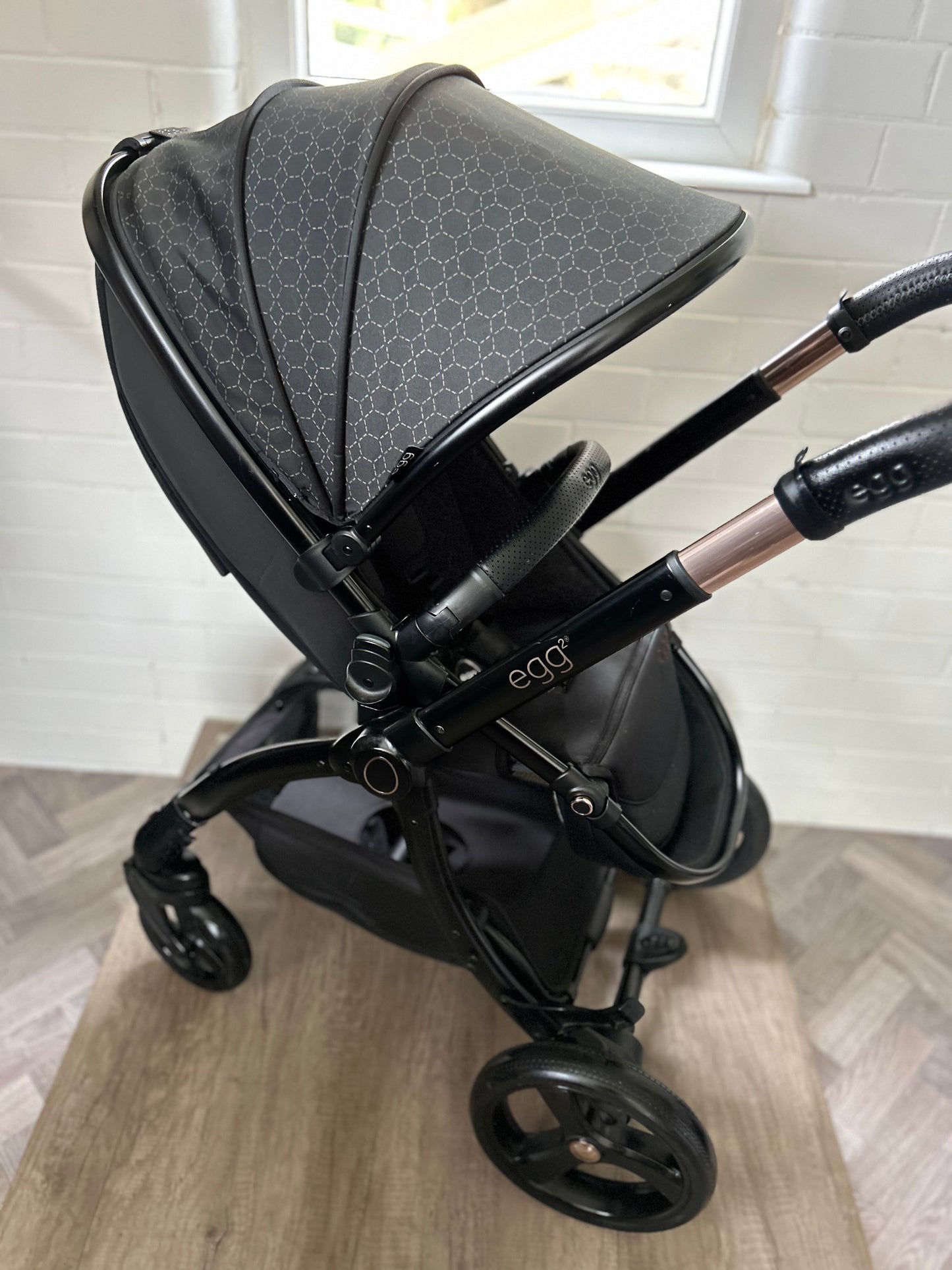 Egg2 Luxury Pushchair and Shell i-Size Car Seat Special Edition Bundle - Black Geo