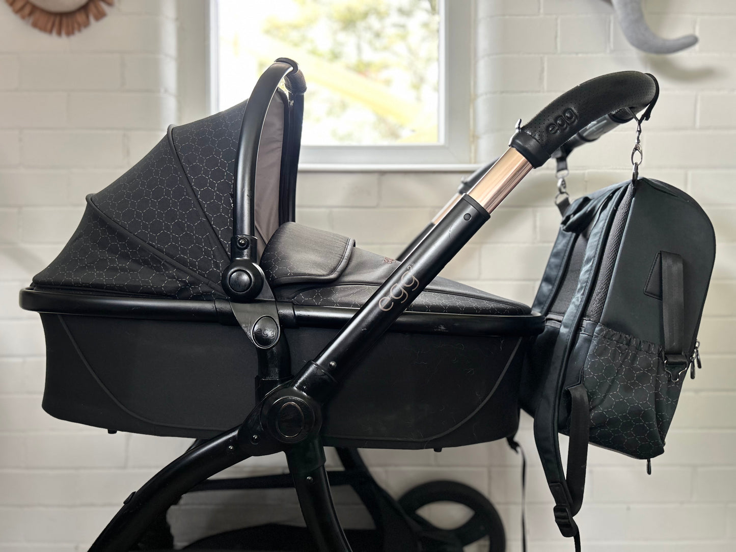 Egg2 Luxury Pushchair and Shell i-Size Car Seat Special Edition Bundle - Black Geo
