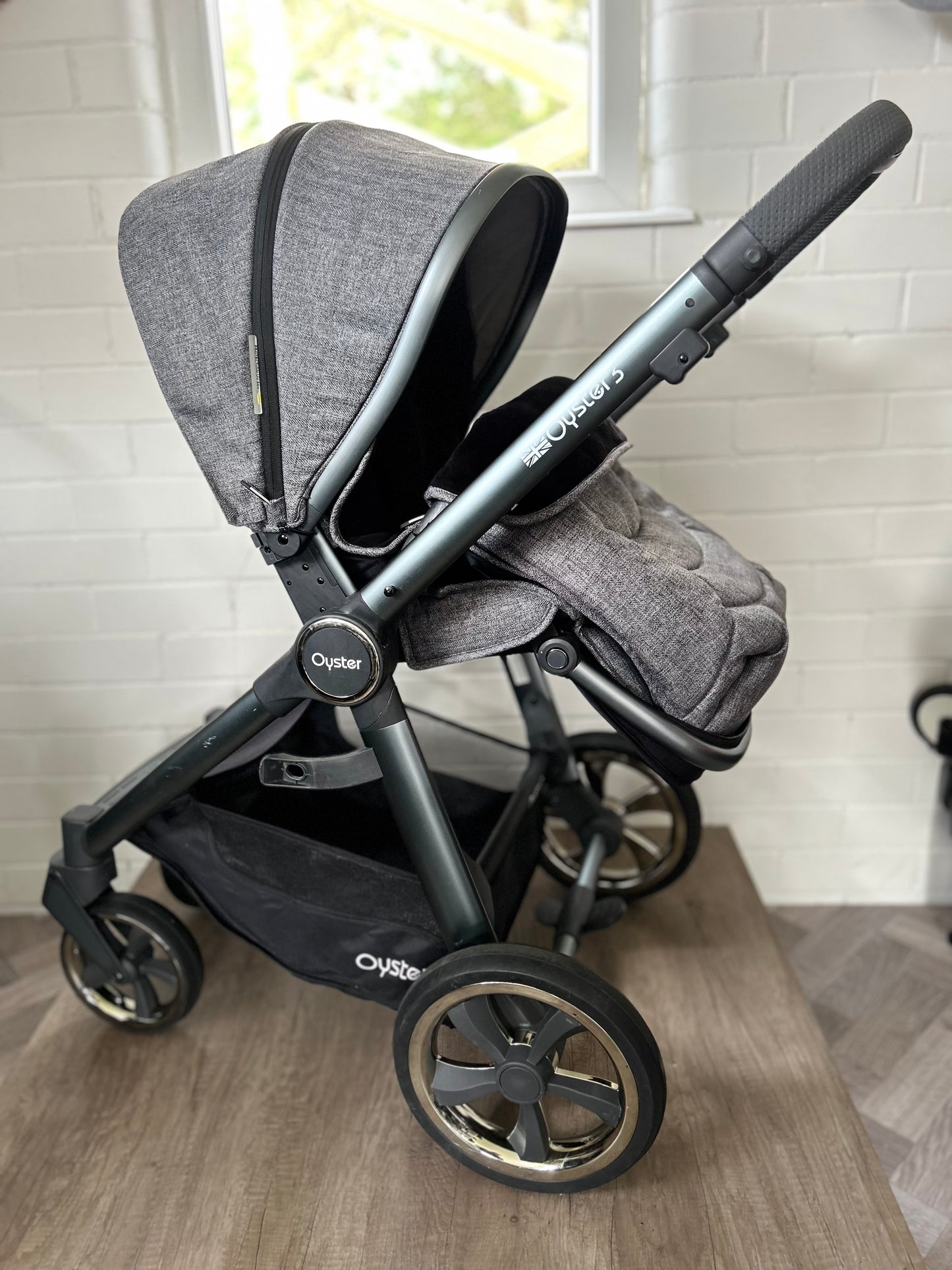 Babystyle Oyster 3 in City Grey Finish Luxury Edition in Mercury