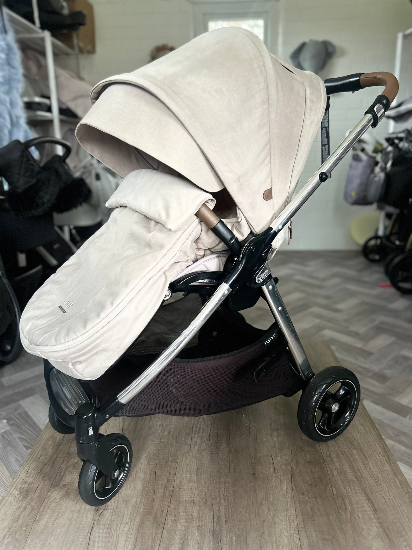 Mamas & Papas Flip XT3 Travel System - Biscuit
