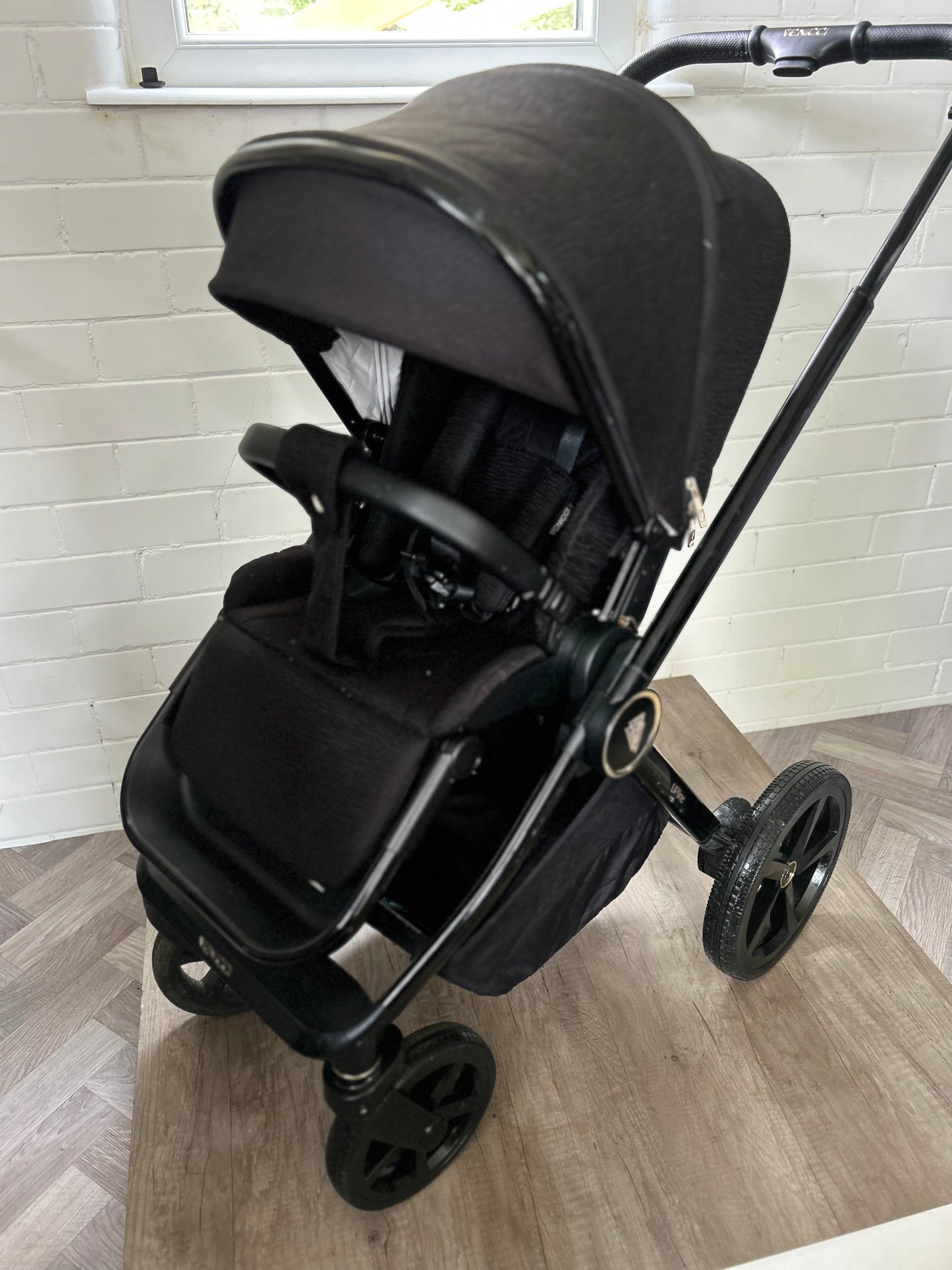 Venicci Tinum Upline Full Travel System - All Black