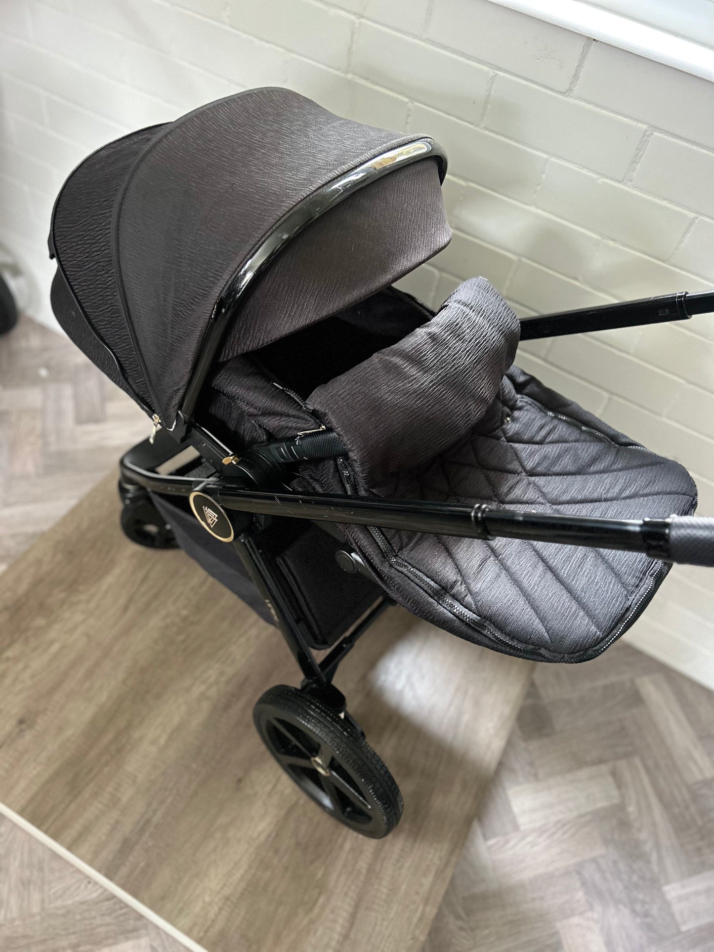 Venicci Tinum Upline Full Travel System - All Black