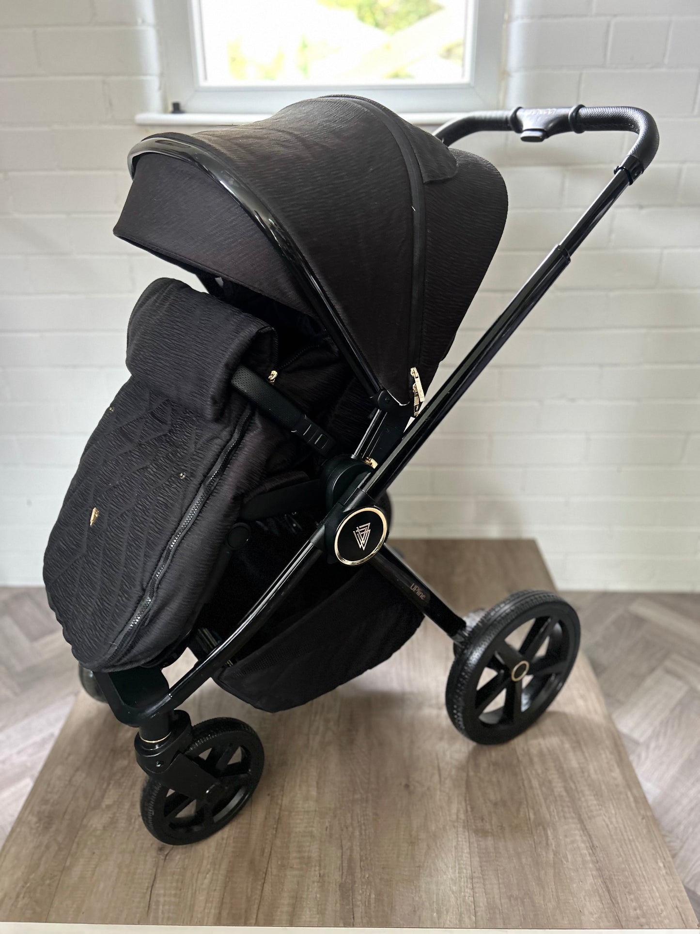 Venicci Tinum Upline Full Travel System - All Black