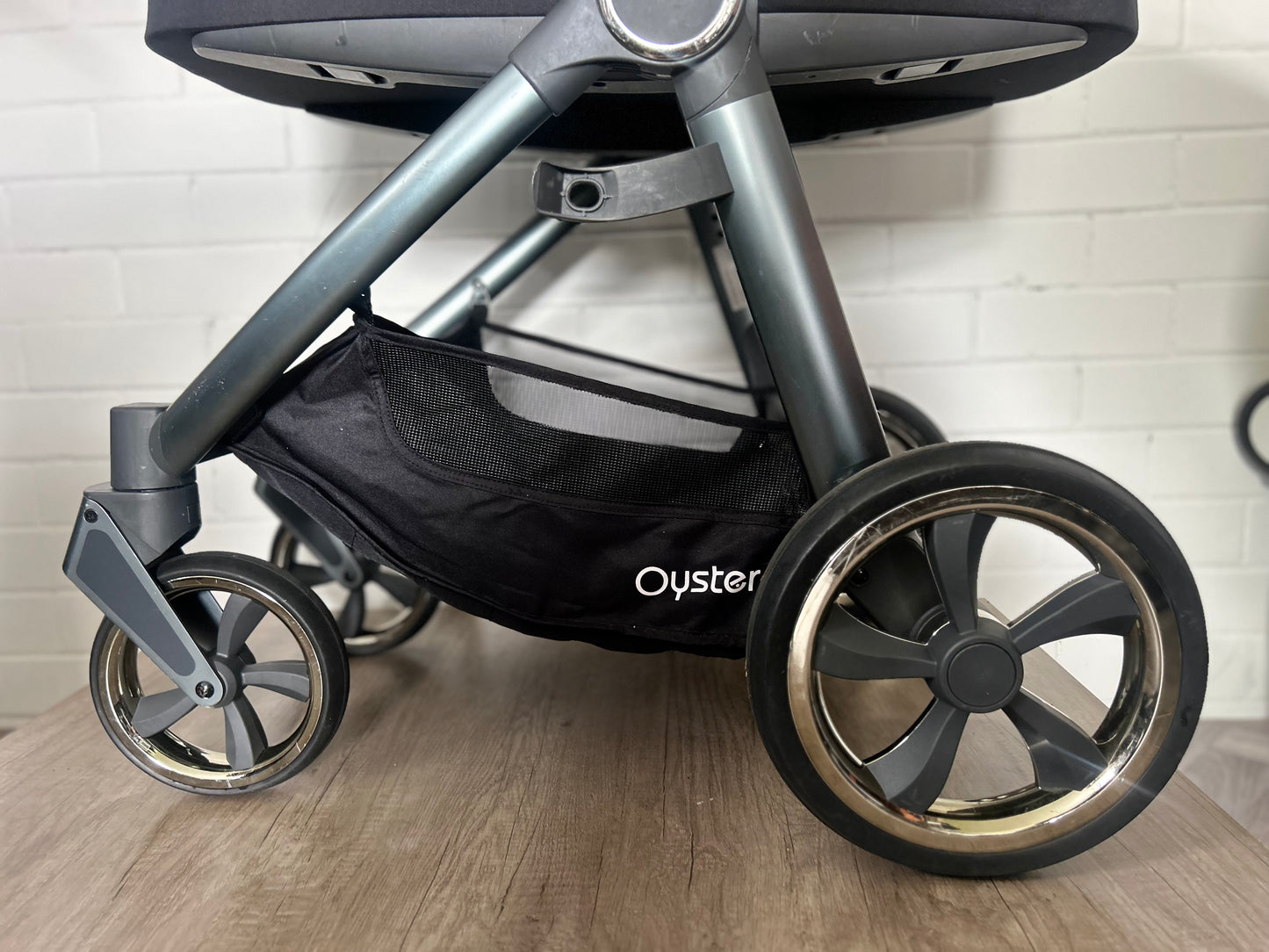 Babystyle Oyster 3 in City Grey Finish Luxury Edition in Mercury