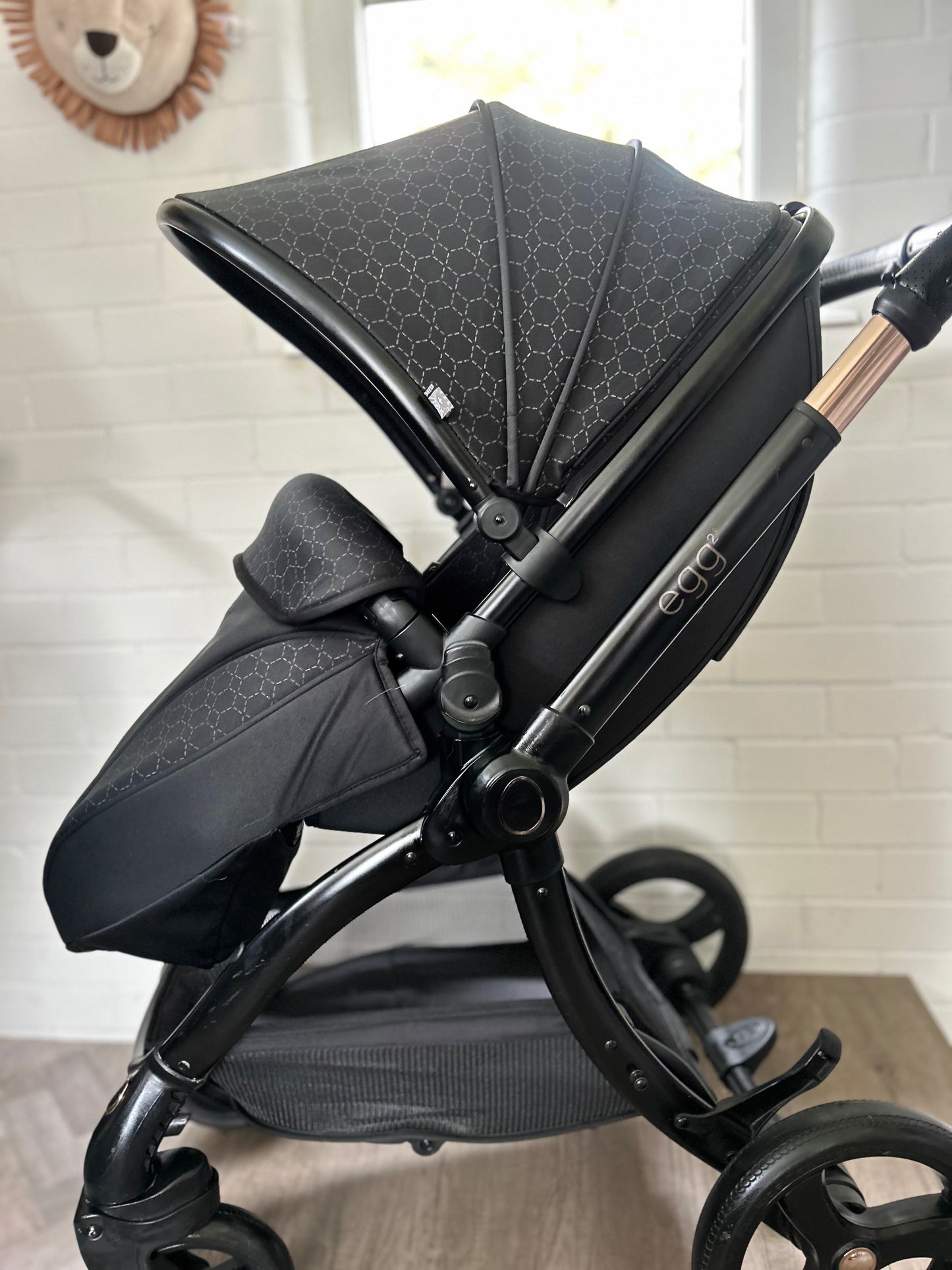 Egg2 Luxury Pushchair and Shell i-Size Car Seat Special Edition Bundle - Black Geo