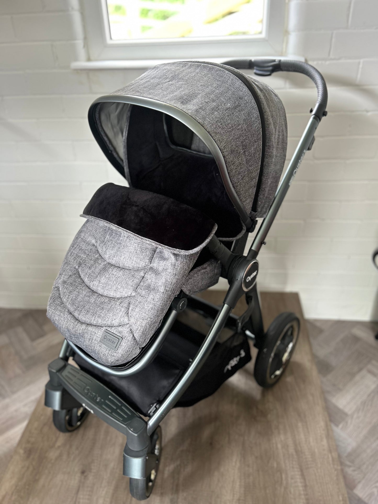Babystyle Oyster 3 in City Grey Finish Luxury Edition in Mercury