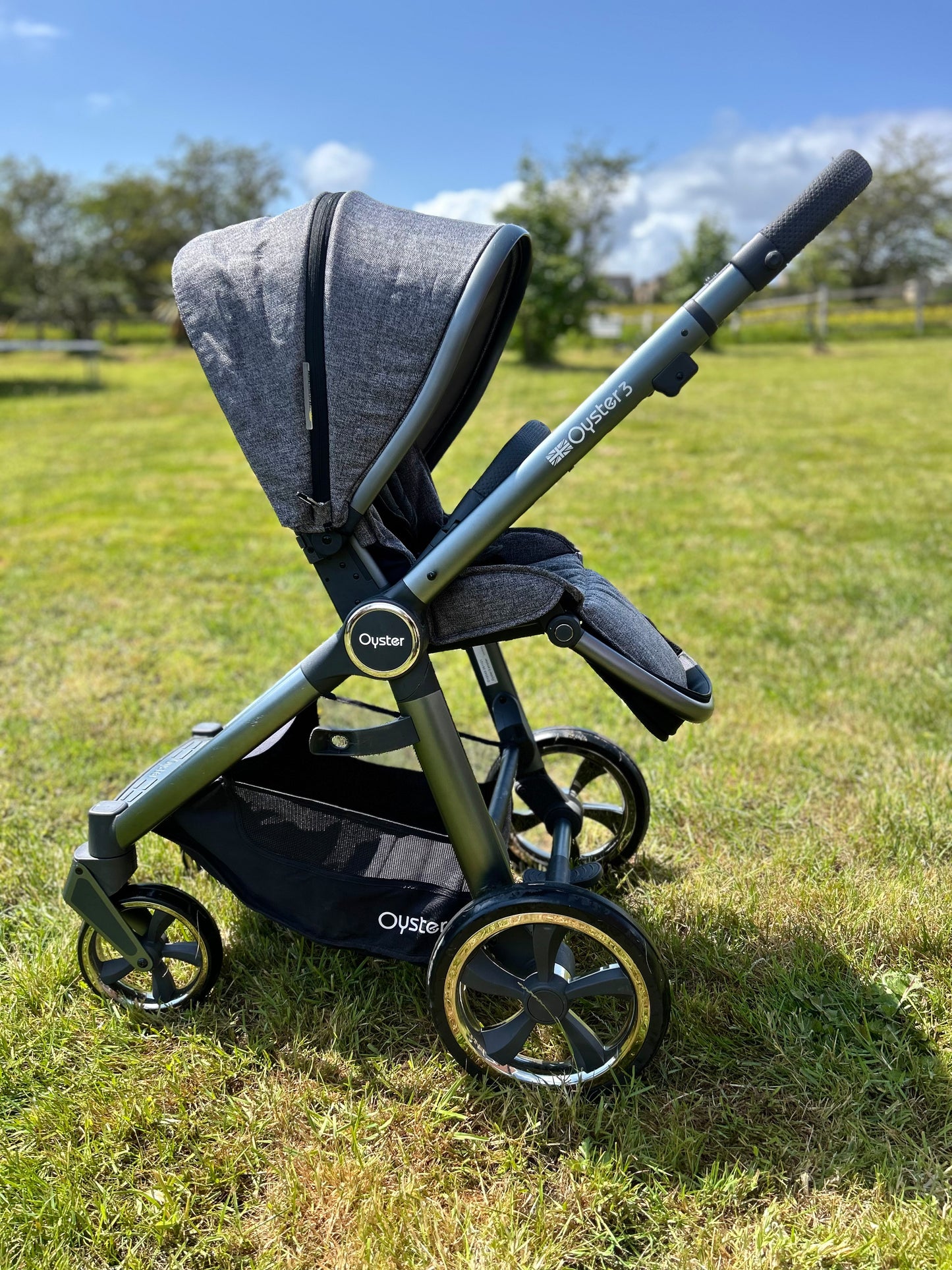 Babystyle Oyster 3 in City Grey Finish Luxury Edition in Mercury