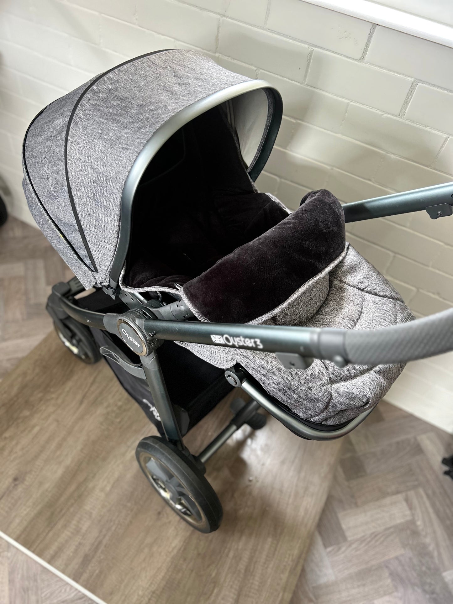 Babystyle Oyster 3 in City Grey Finish Luxury Edition in Mercury
