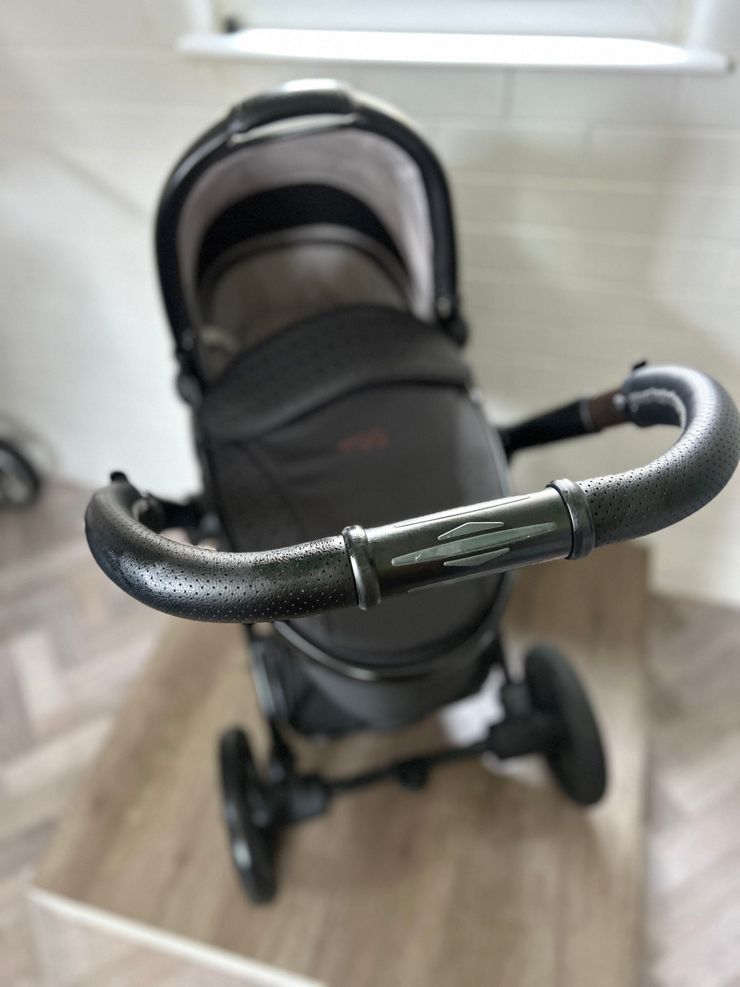 Egg2 Luxury Pushchair and Shell i-Size Car Seat Special Edition Bundle - Black Geo