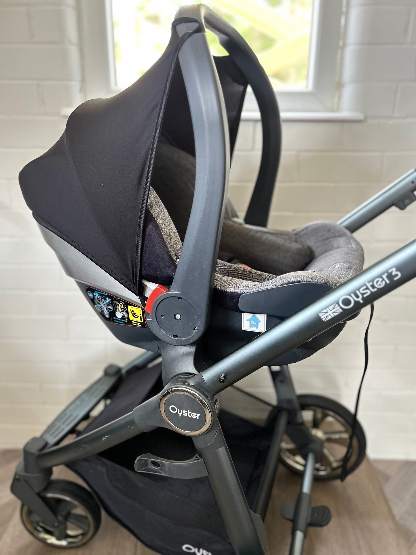 Babystyle Oyster 3 in City Grey Finish Luxury Edition in Mercury