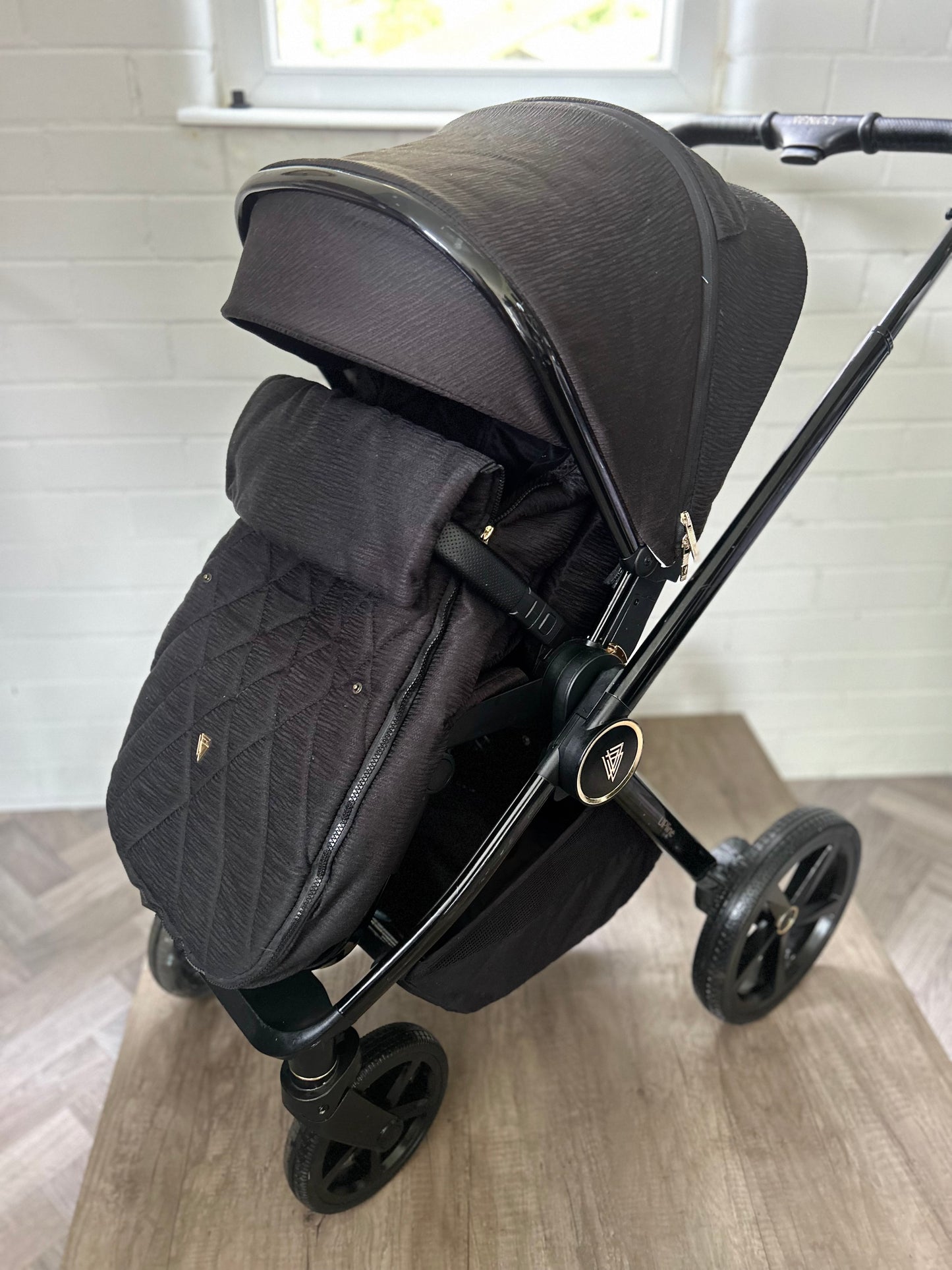 Venicci Tinum Upline Full Travel System - All Black