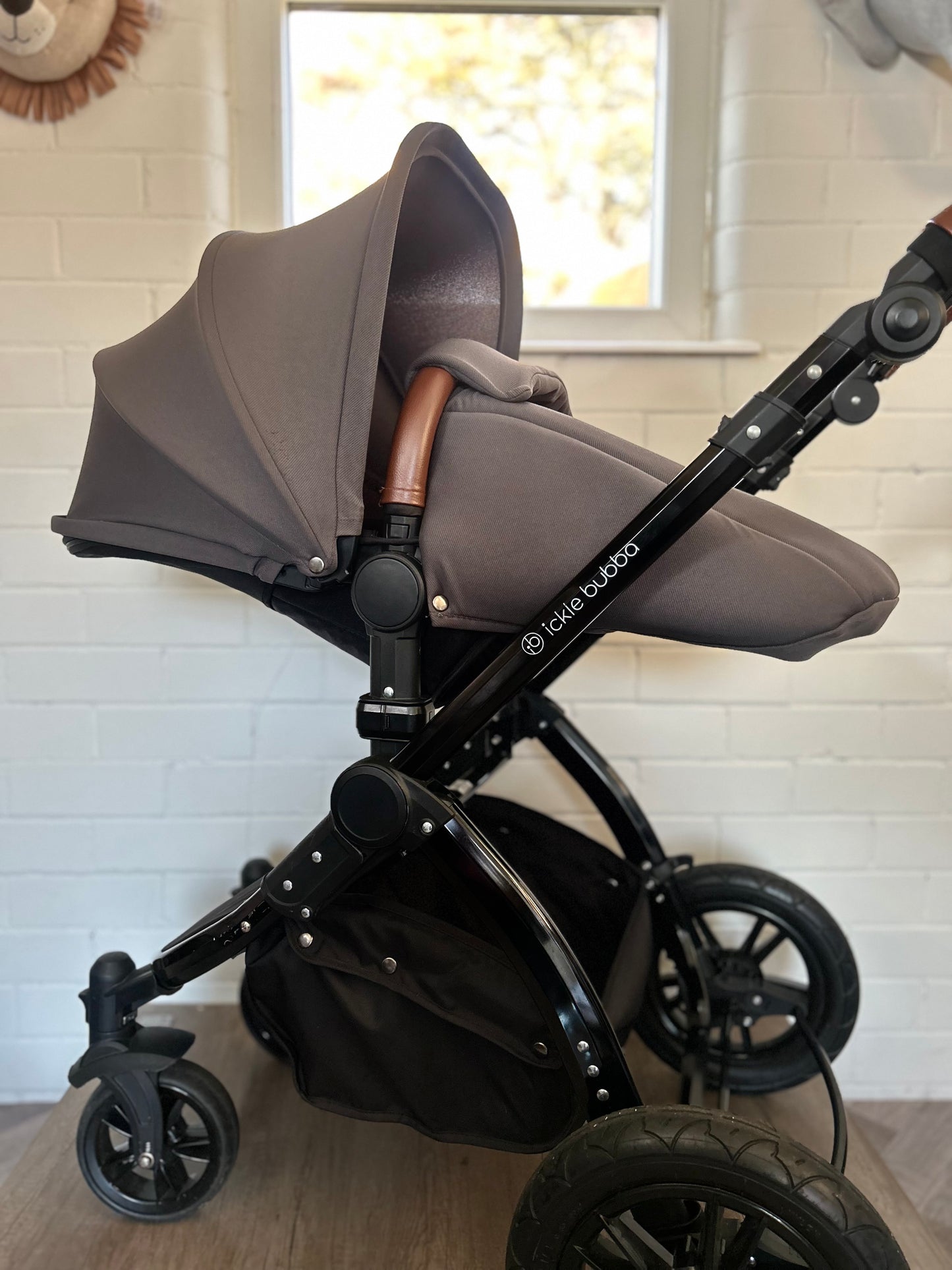 Ickle Bubba Stomp Luxe 3in1 Travel System- Charcoal Grey