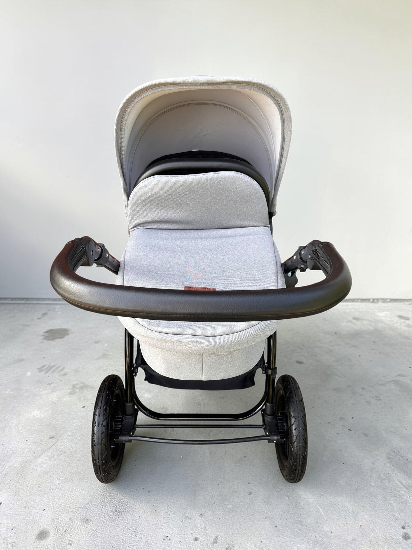 Ickle Bubba Stomp Luxe Travel System with i-Size Cirrus Car Seat & ISOFIX Base - Black/Pearl Grey