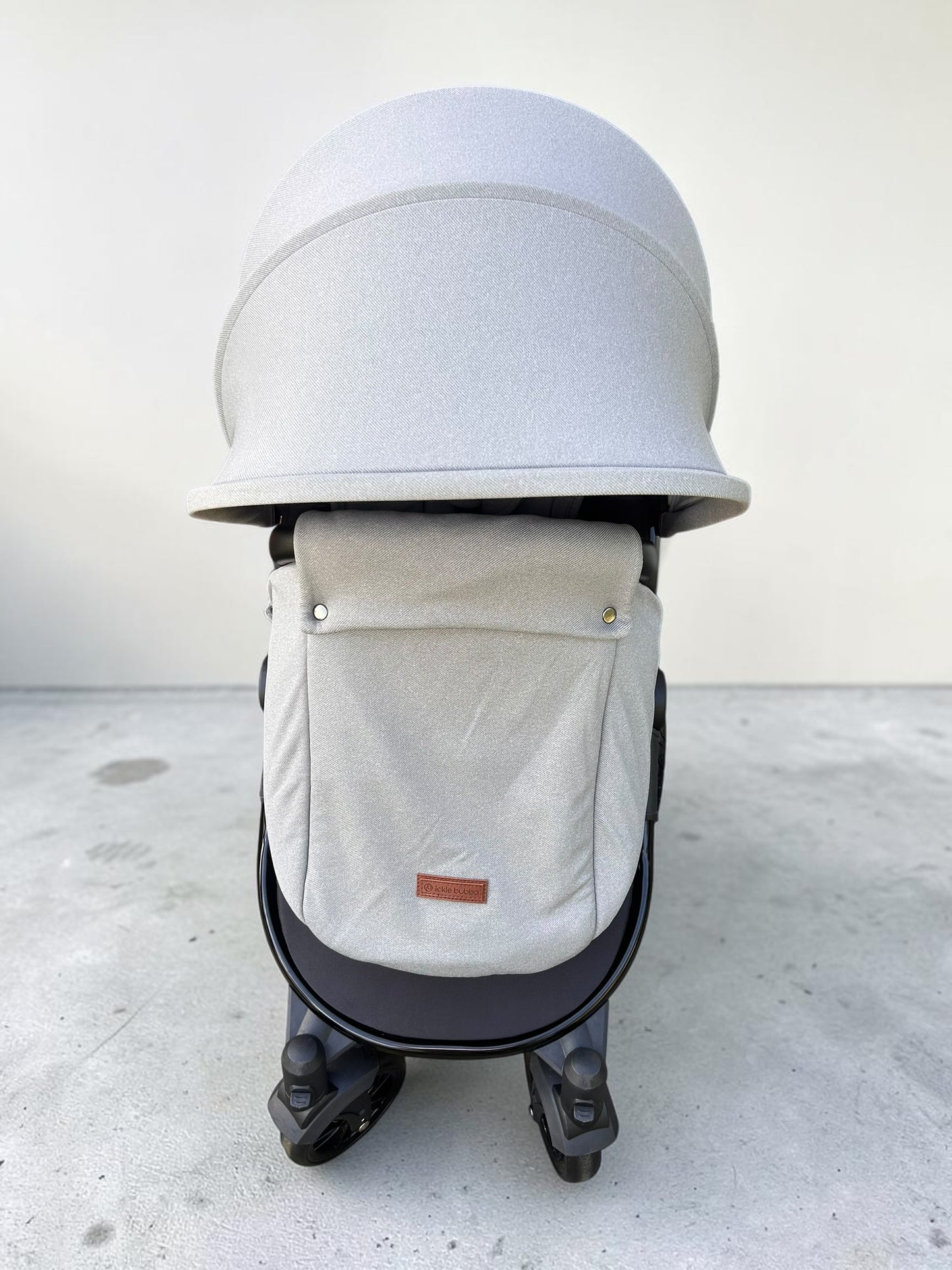 Ickle Bubba Stomp Luxe Travel System with i-Size Cirrus Car Seat & ISOFIX Base - Black/Pearl Grey