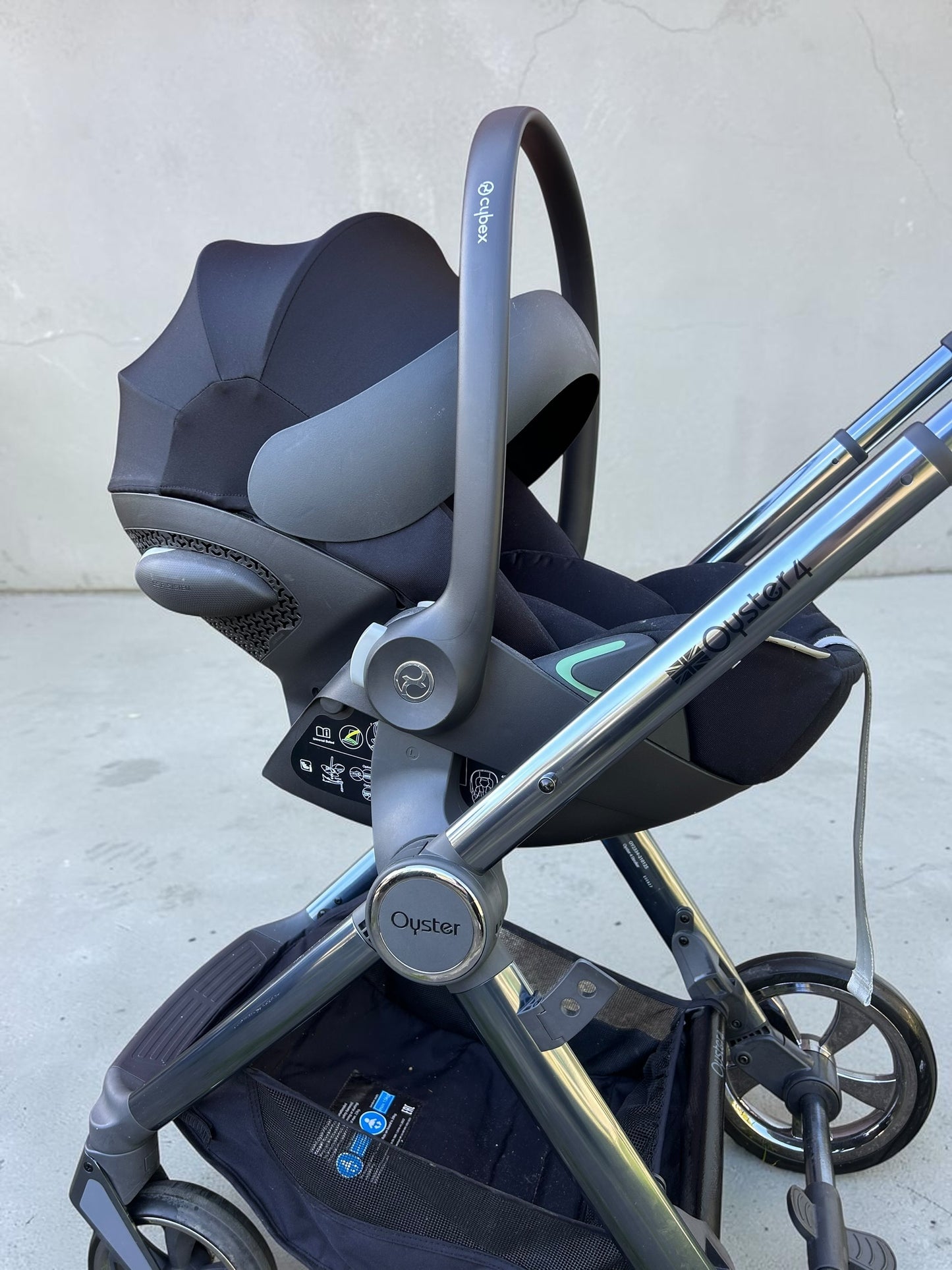 BabyStyle Oyster 4 Luxury Bundle in Carbonite