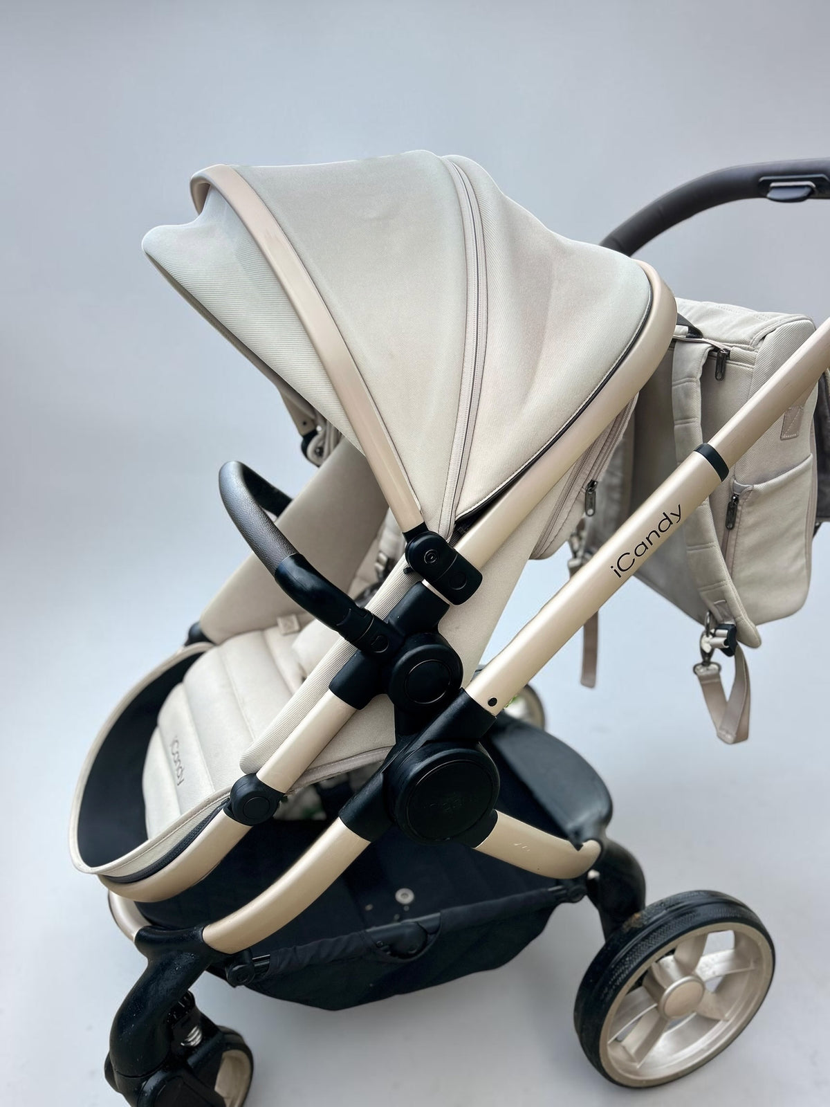 iCandy Peach 7 – Biscotti 2-in-1 Travel System Bundle