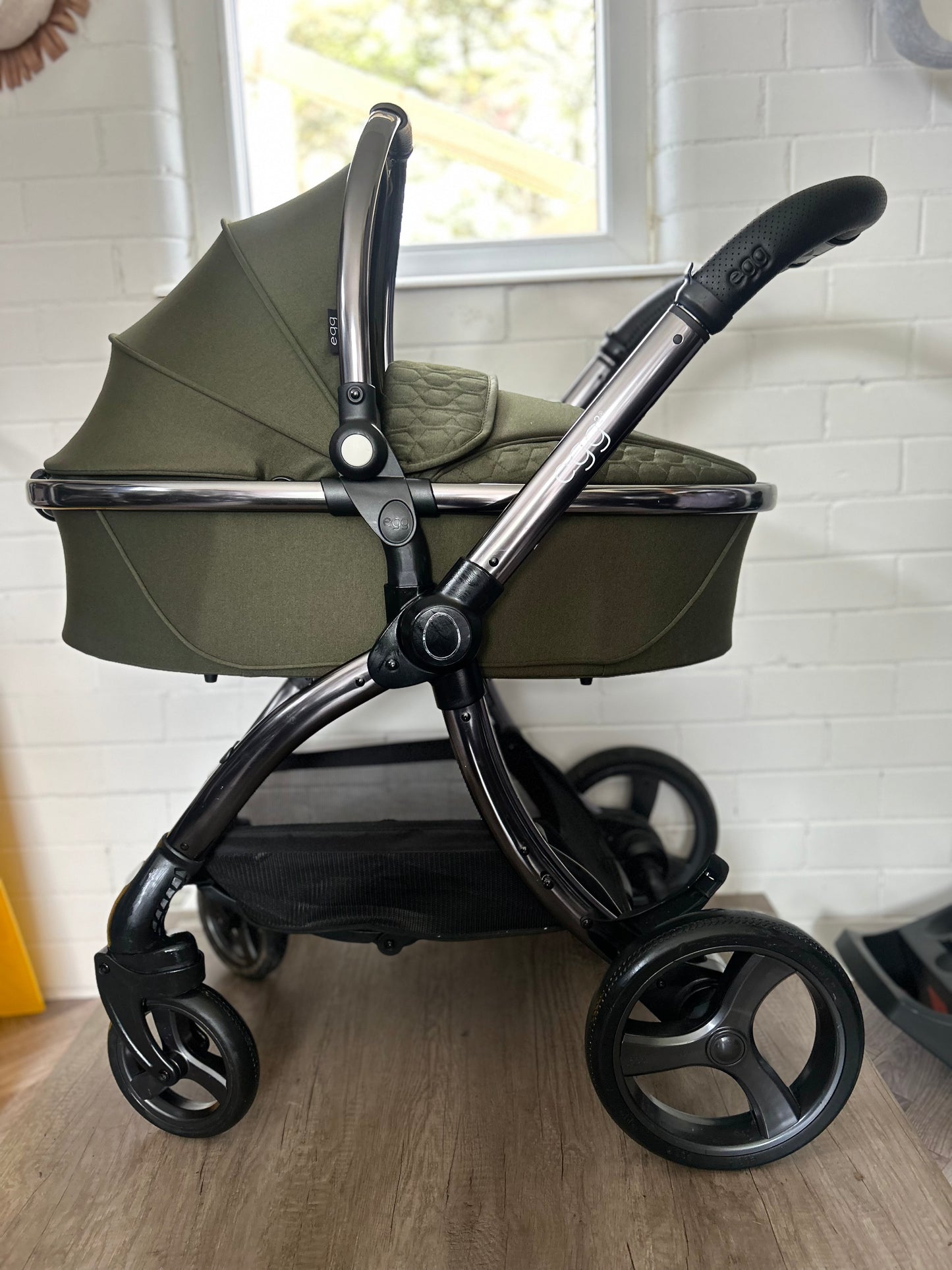 egg2 Travel System - Olive