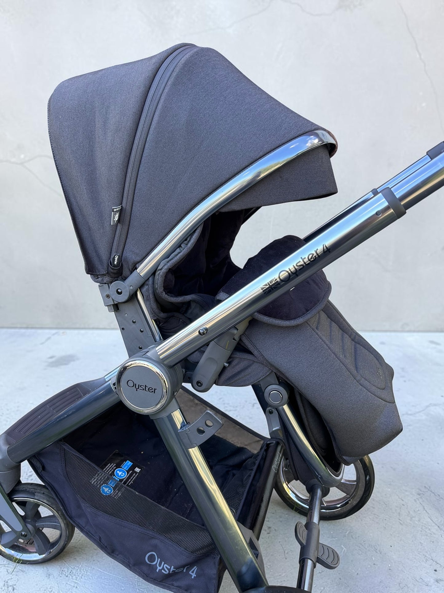 BabyStyle Oyster 4 Luxury Bundle in Carbonite