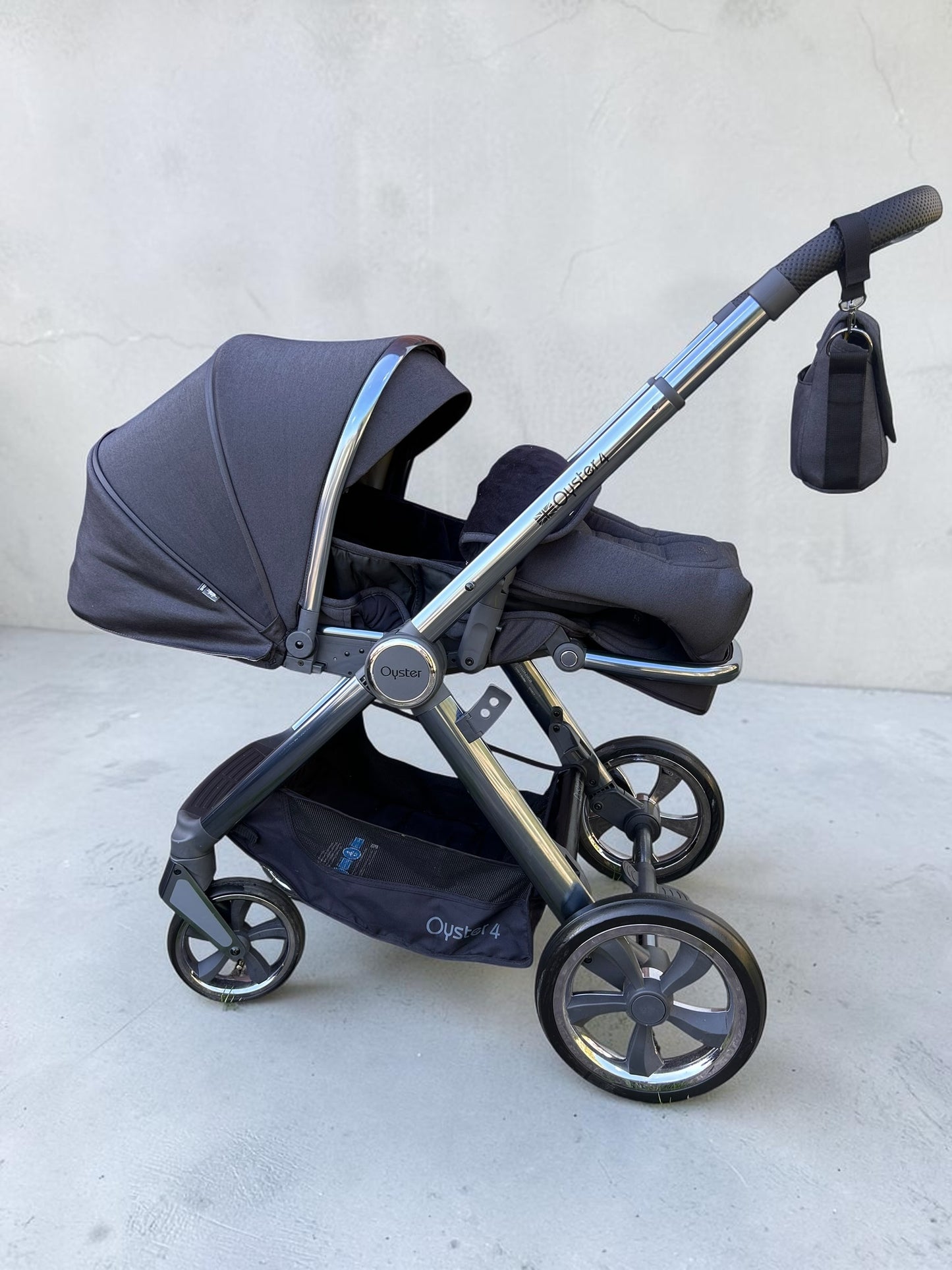 BabyStyle Oyster 4 Luxury Bundle in Carbonite