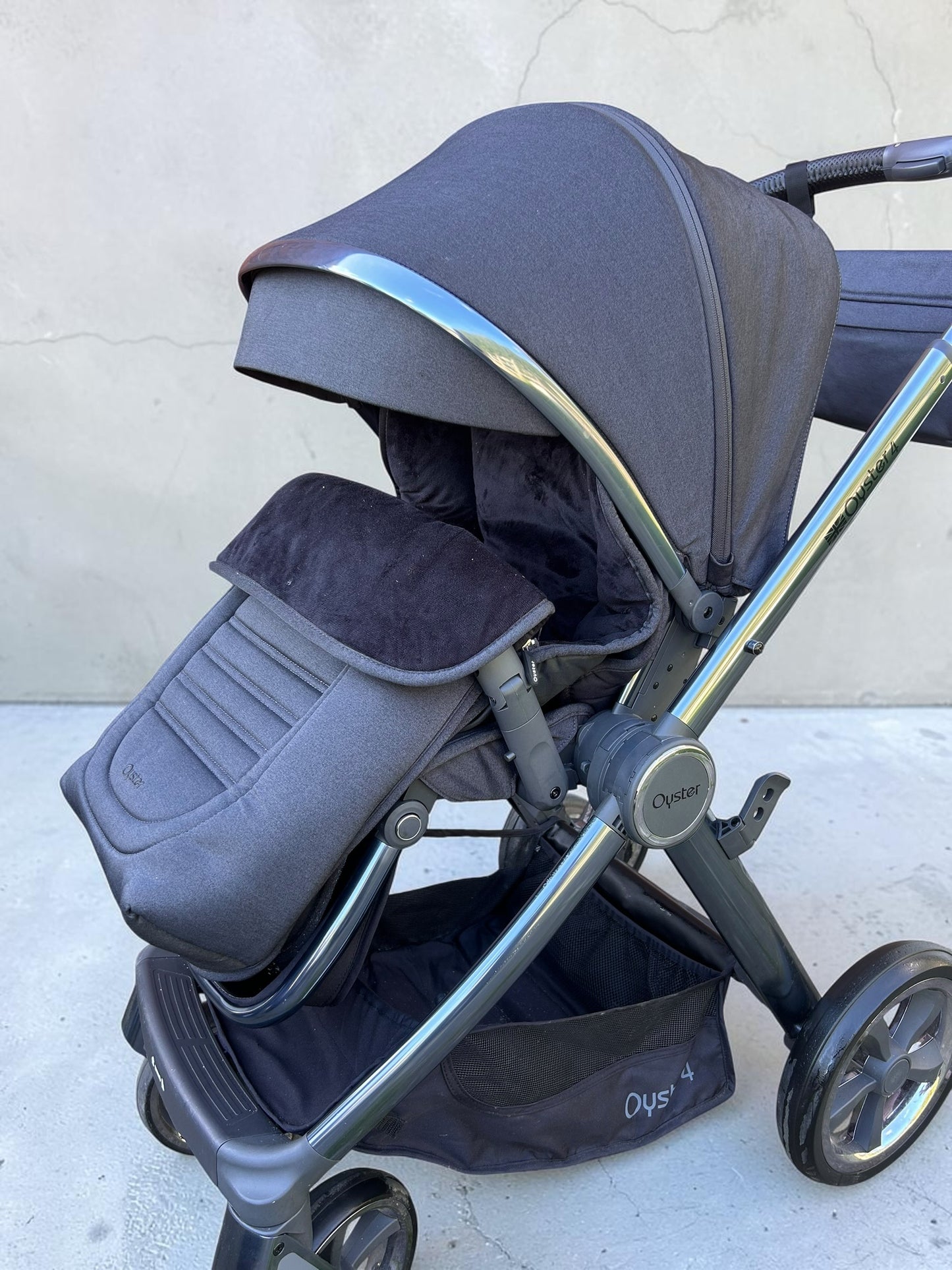 BabyStyle Oyster 4 Luxury Bundle in Carbonite
