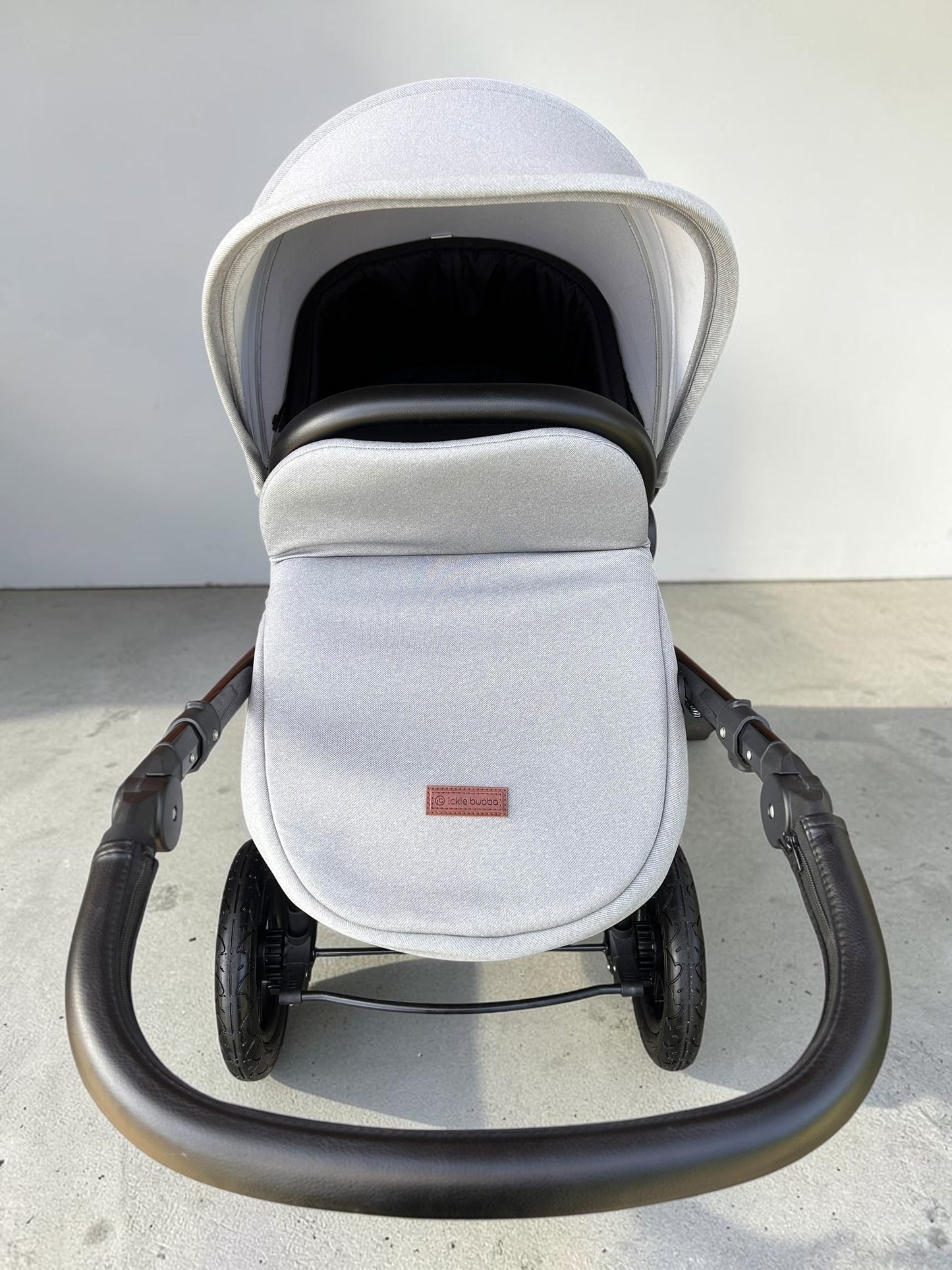 Ickle Bubba Stomp Luxe Travel System with i-Size Cirrus Car Seat & ISOFIX Base - Black/Pearl Grey