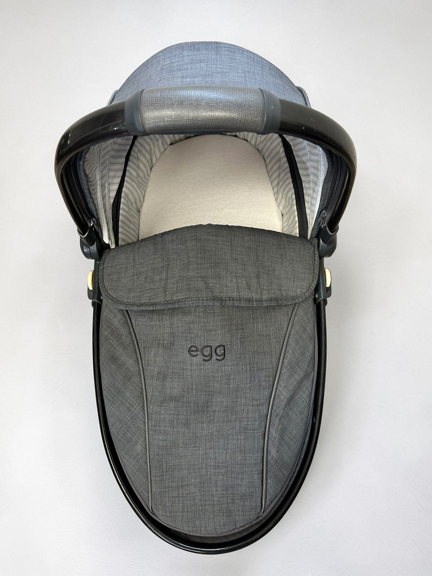Egg Special Edition Carrycot in Quantum Grey