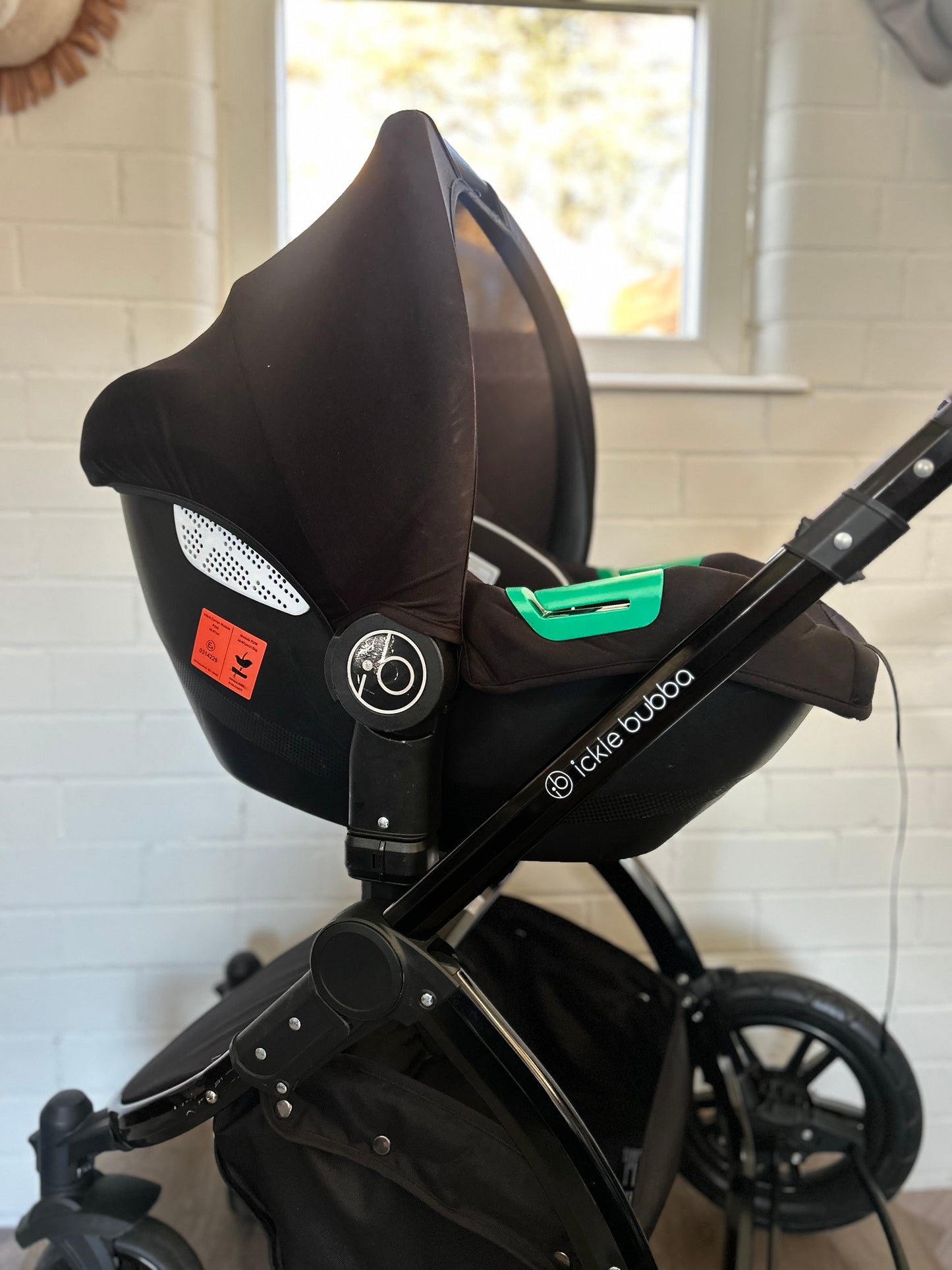 Ickle Bubba Stomp Luxe 3in1 Travel System- Charcoal Grey