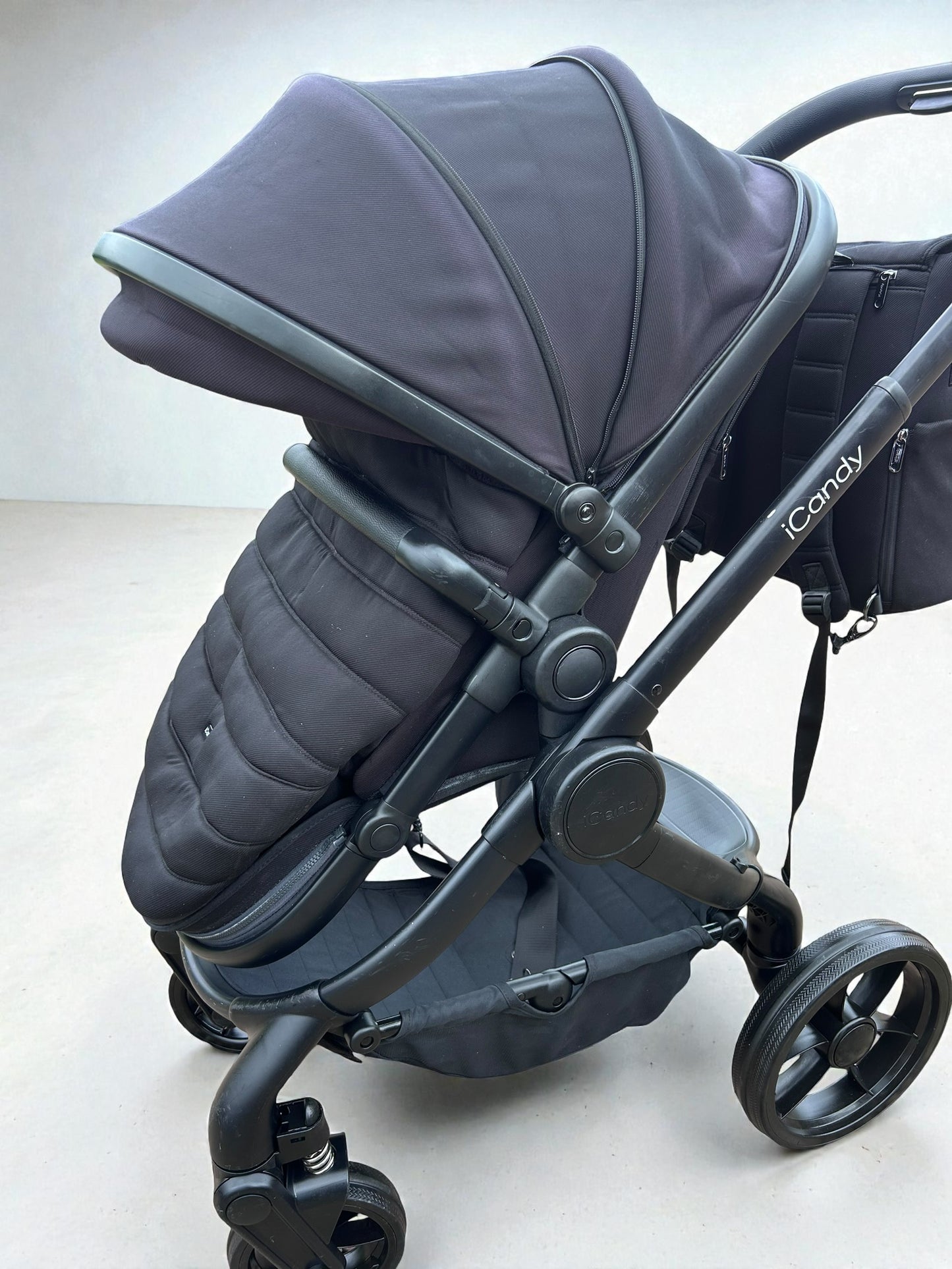 iCandy Peach 7 Travel System Bundle – Black Edition
