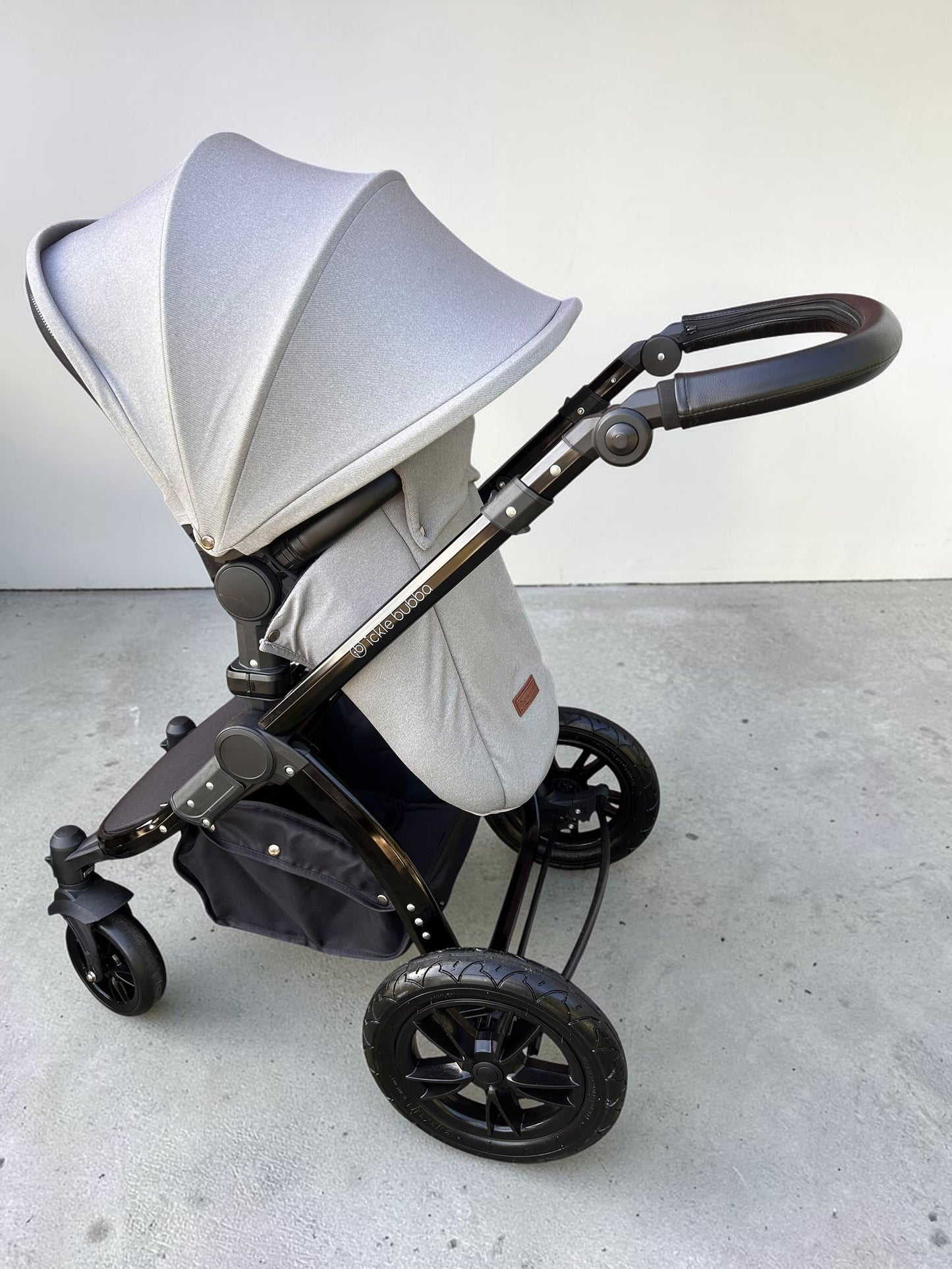 Ickle Bubba Stomp Luxe Travel System with i-Size Cirrus Car Seat & ISOFIX Base - Black/Pearl Grey