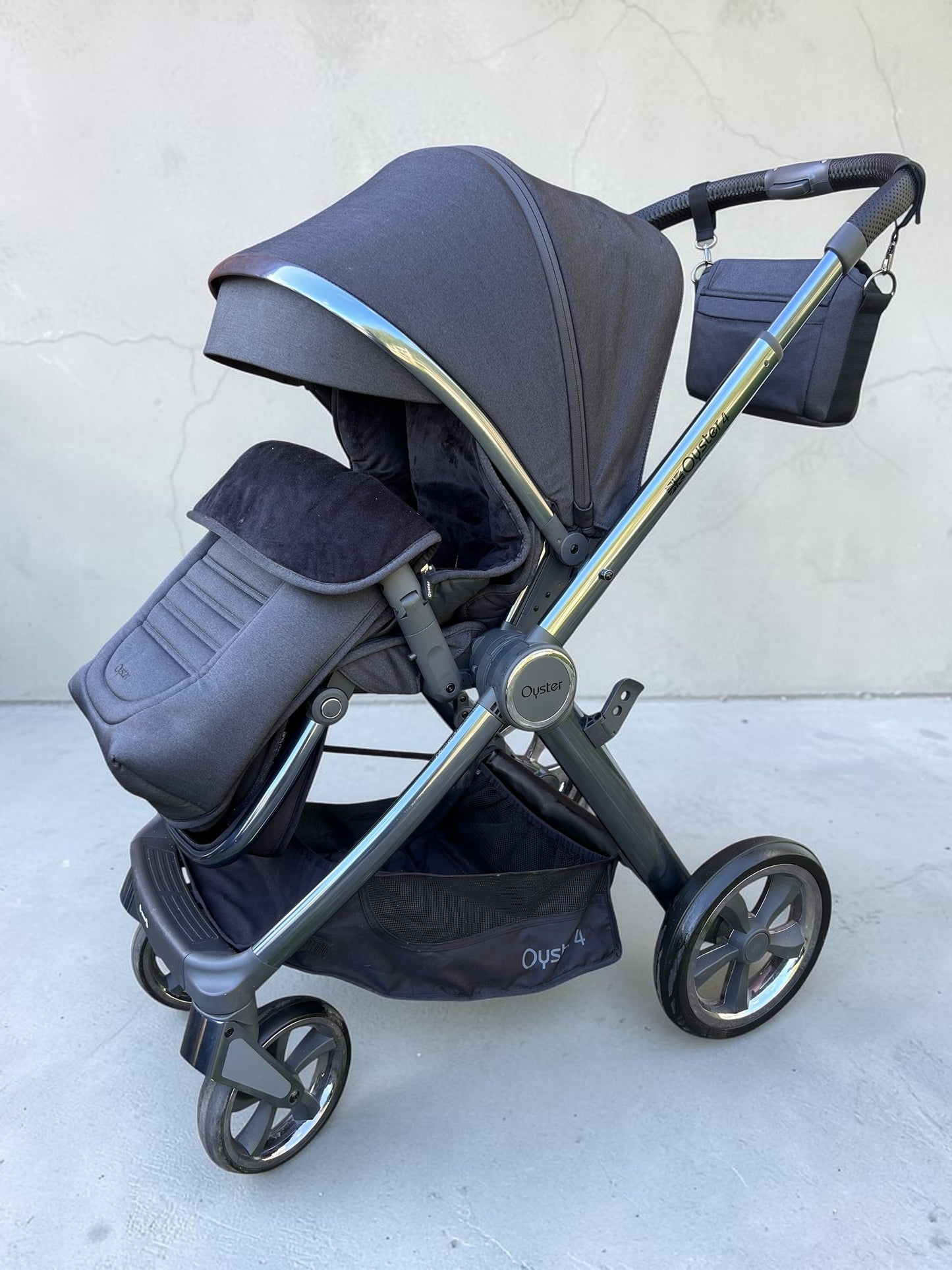 BabyStyle Oyster 4 Luxury Bundle in Carbonite