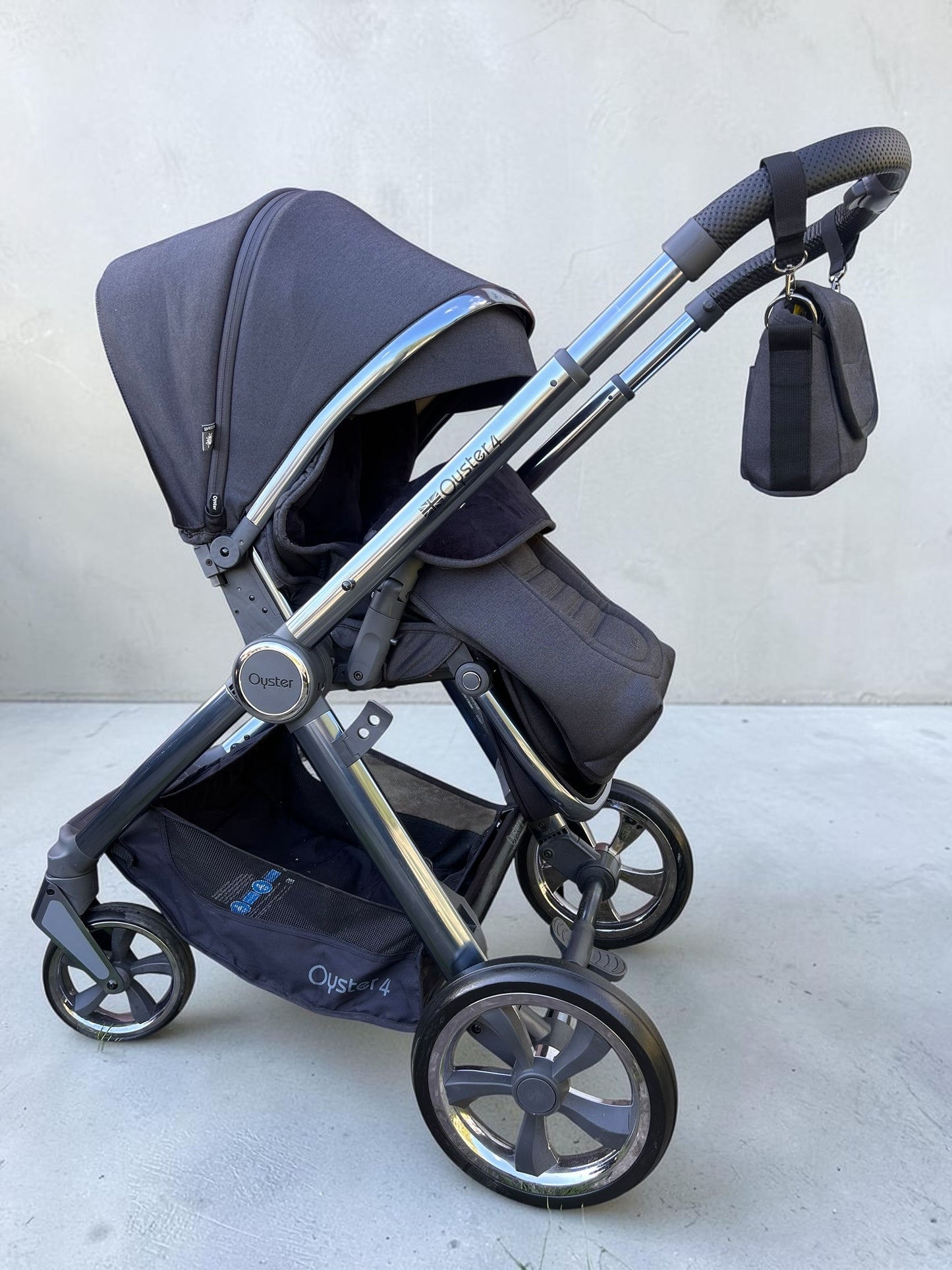 BabyStyle Oyster 4 Luxury Bundle in Carbonite