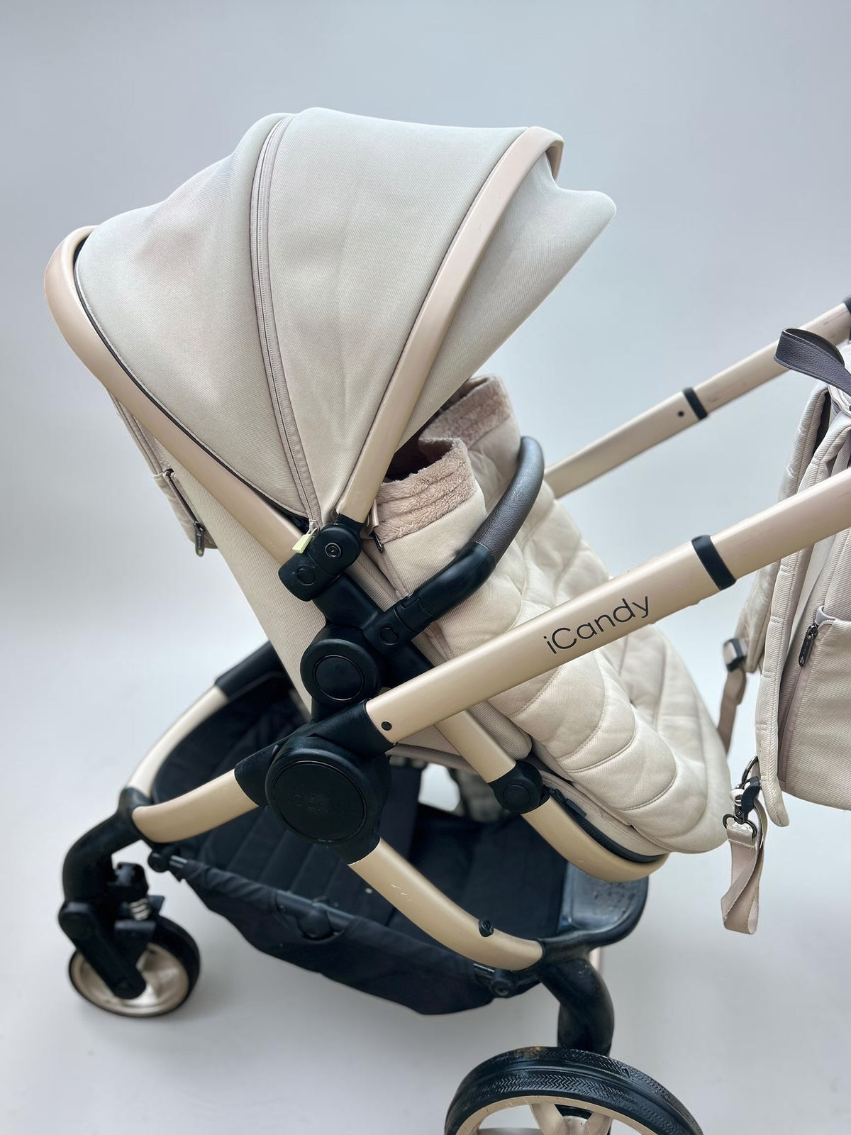 iCandy Peach 7 – Biscotti 2-in-1 Travel System Bundle